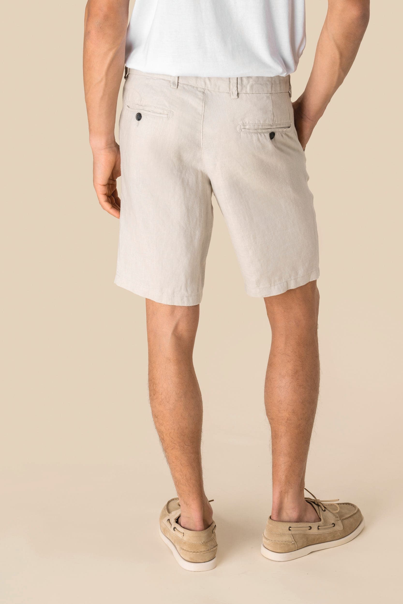 Bermuda en lin homme en situation