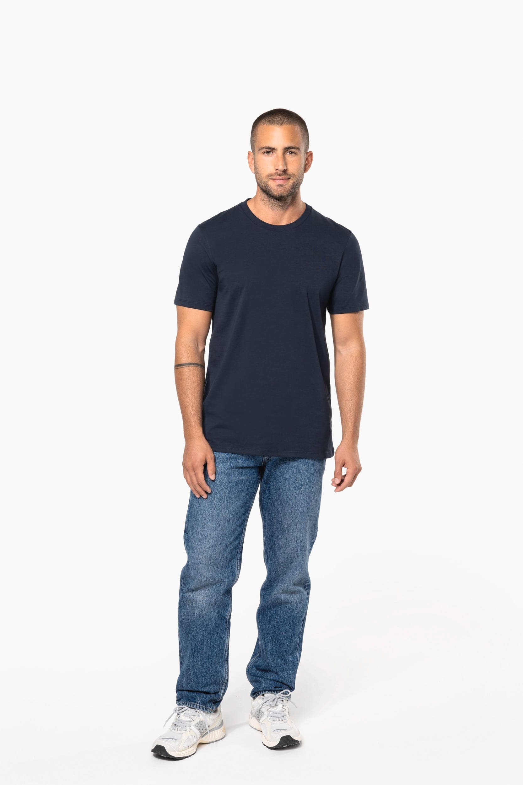 T-shirt col rond manches courtes unisexe en situation
