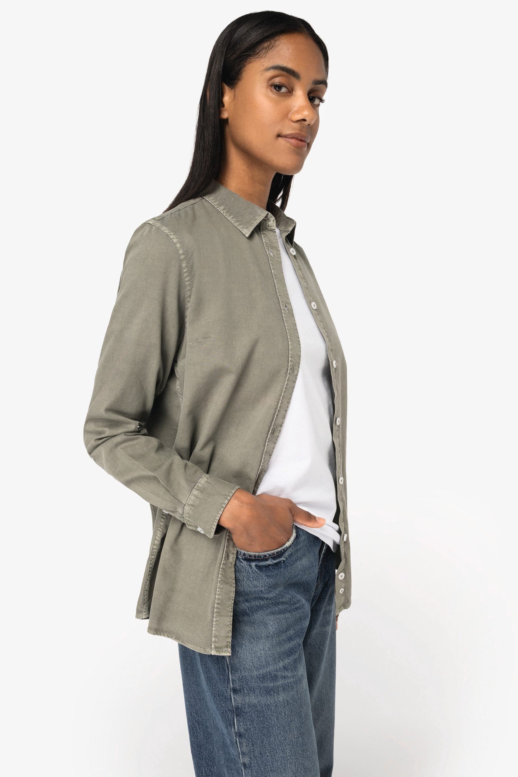 Chemise écoresponsable délavée femme en situation
