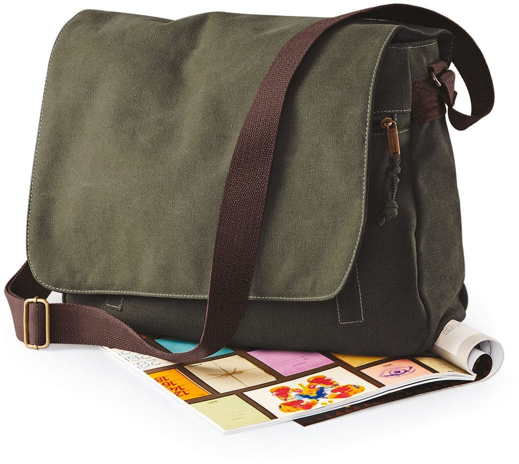 Sac courrier vintage en toile en situation