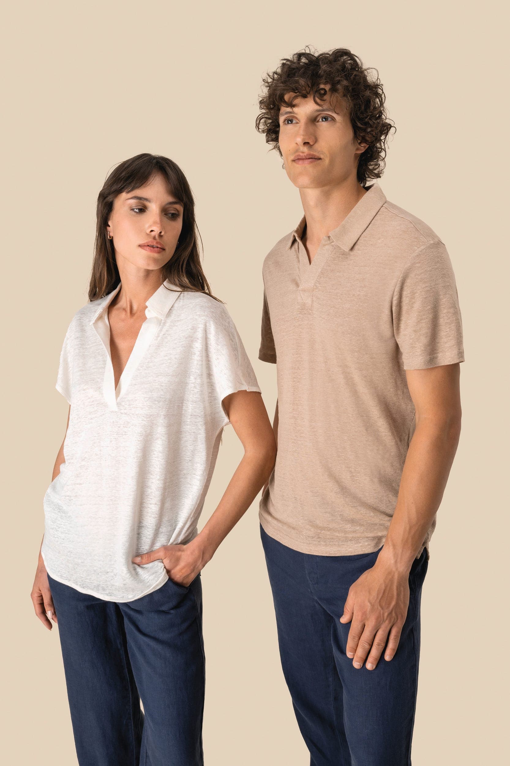Polo en lin femme en situation