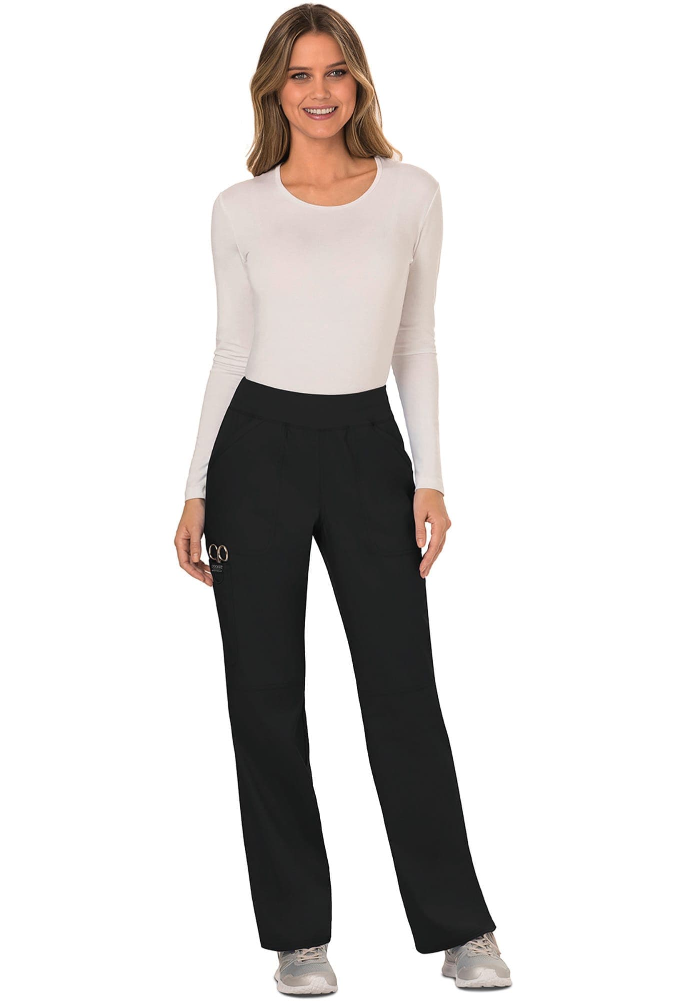 Pantalon cargo à taille moyenne à enfiler femme en situation