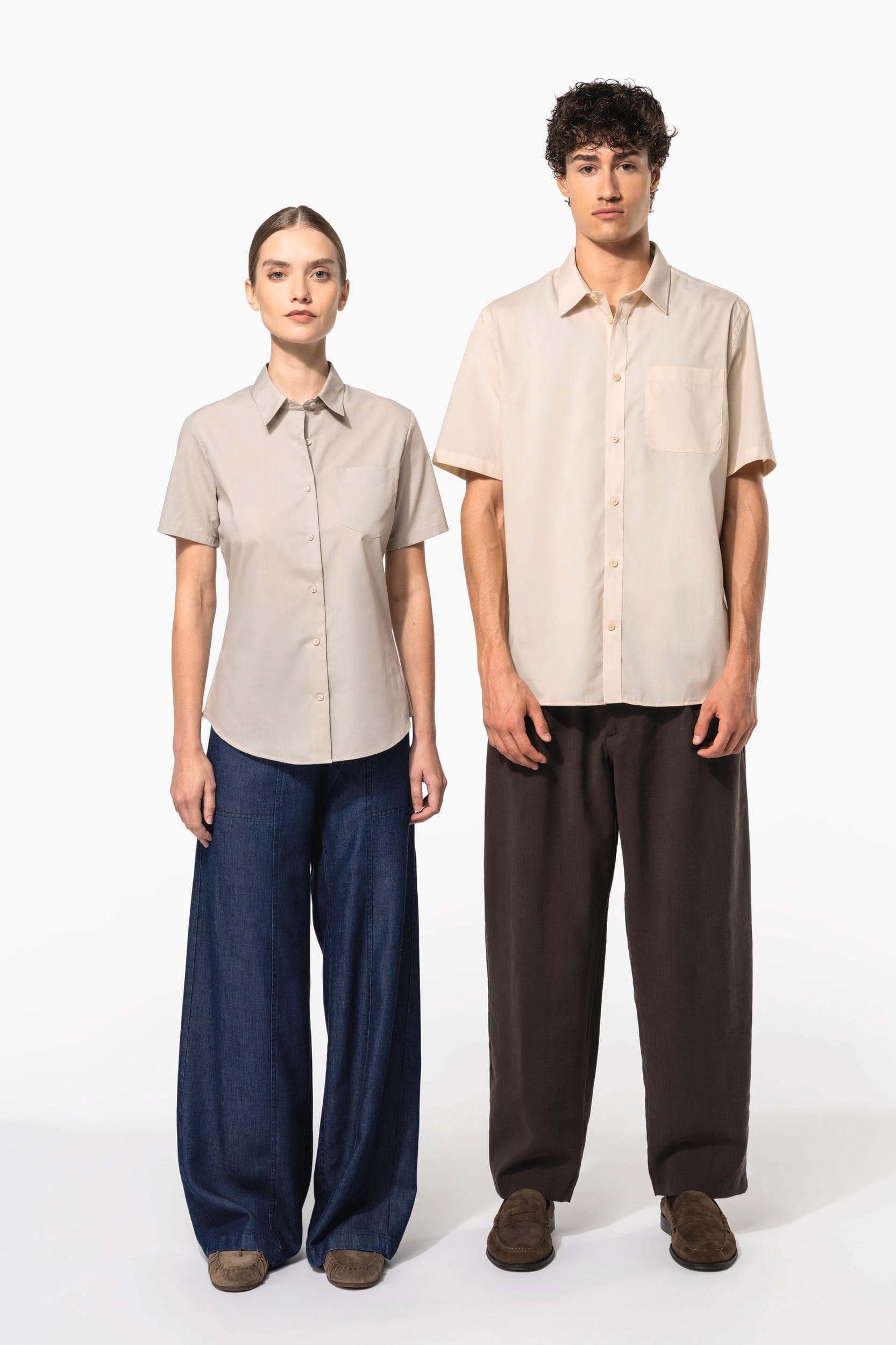 Chemise popeline polycoton manches courtes entretien facile homme en situation