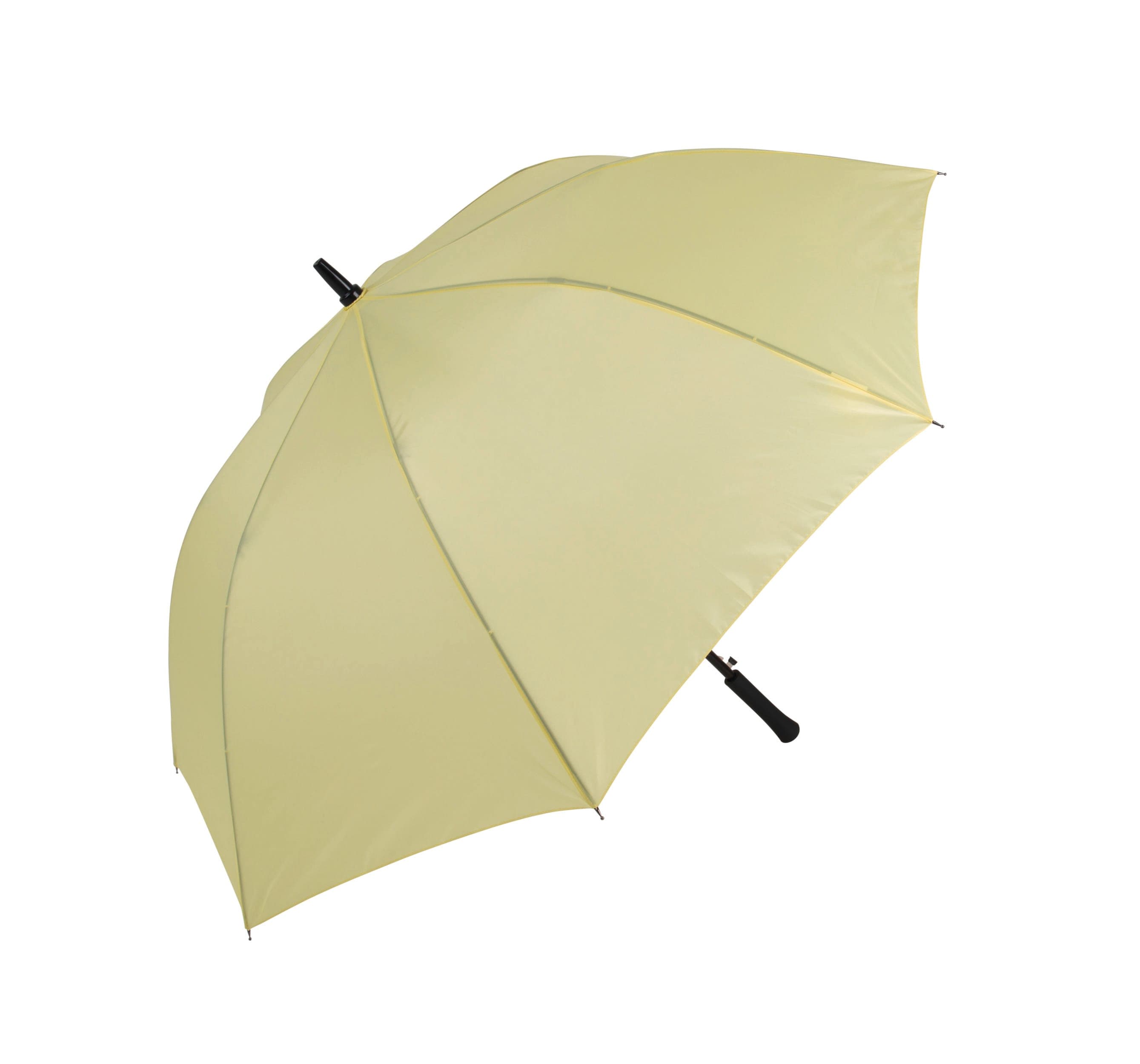 Grand parapluie de golf en situation