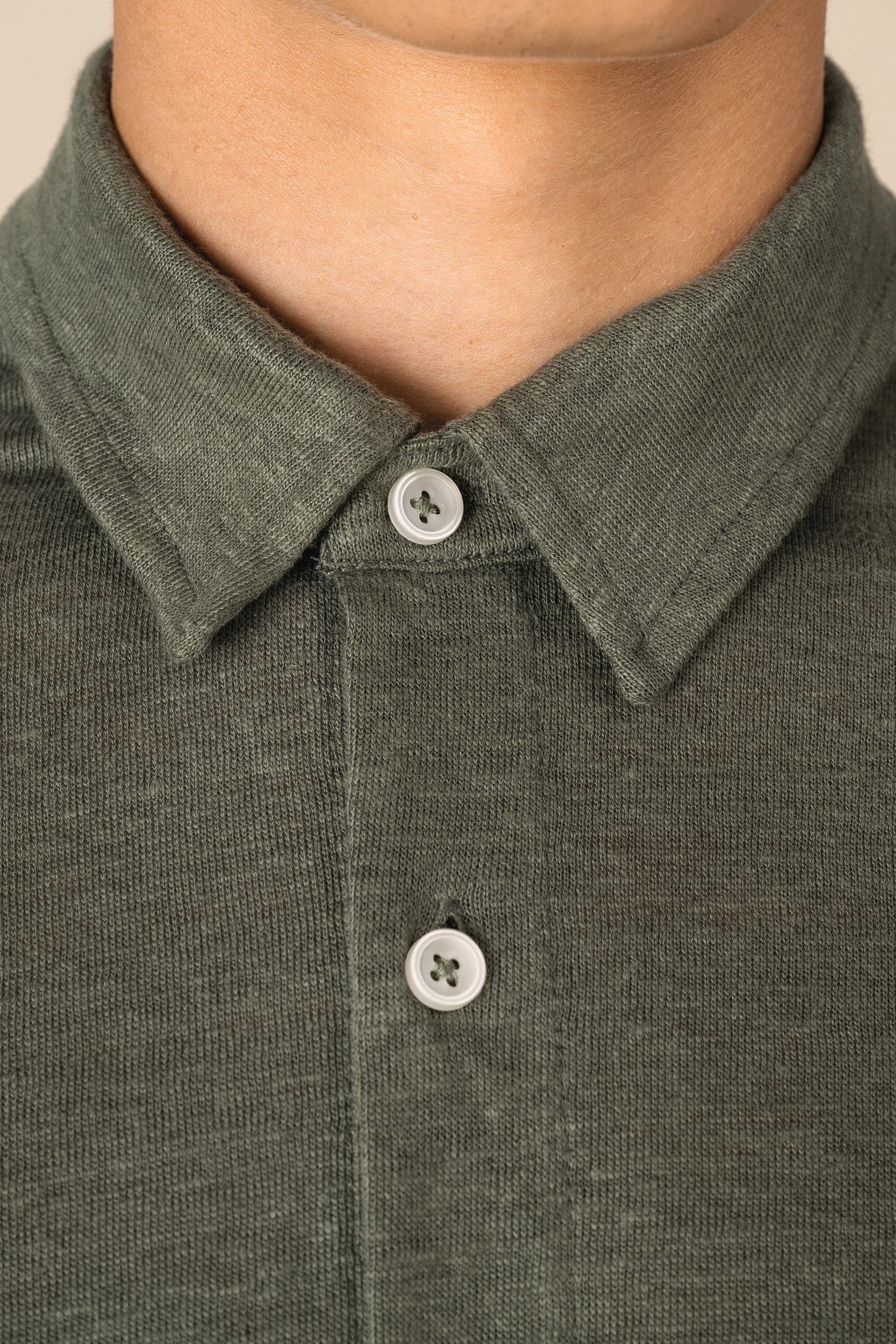 Chemise à manches courtes en lin homme en situation
