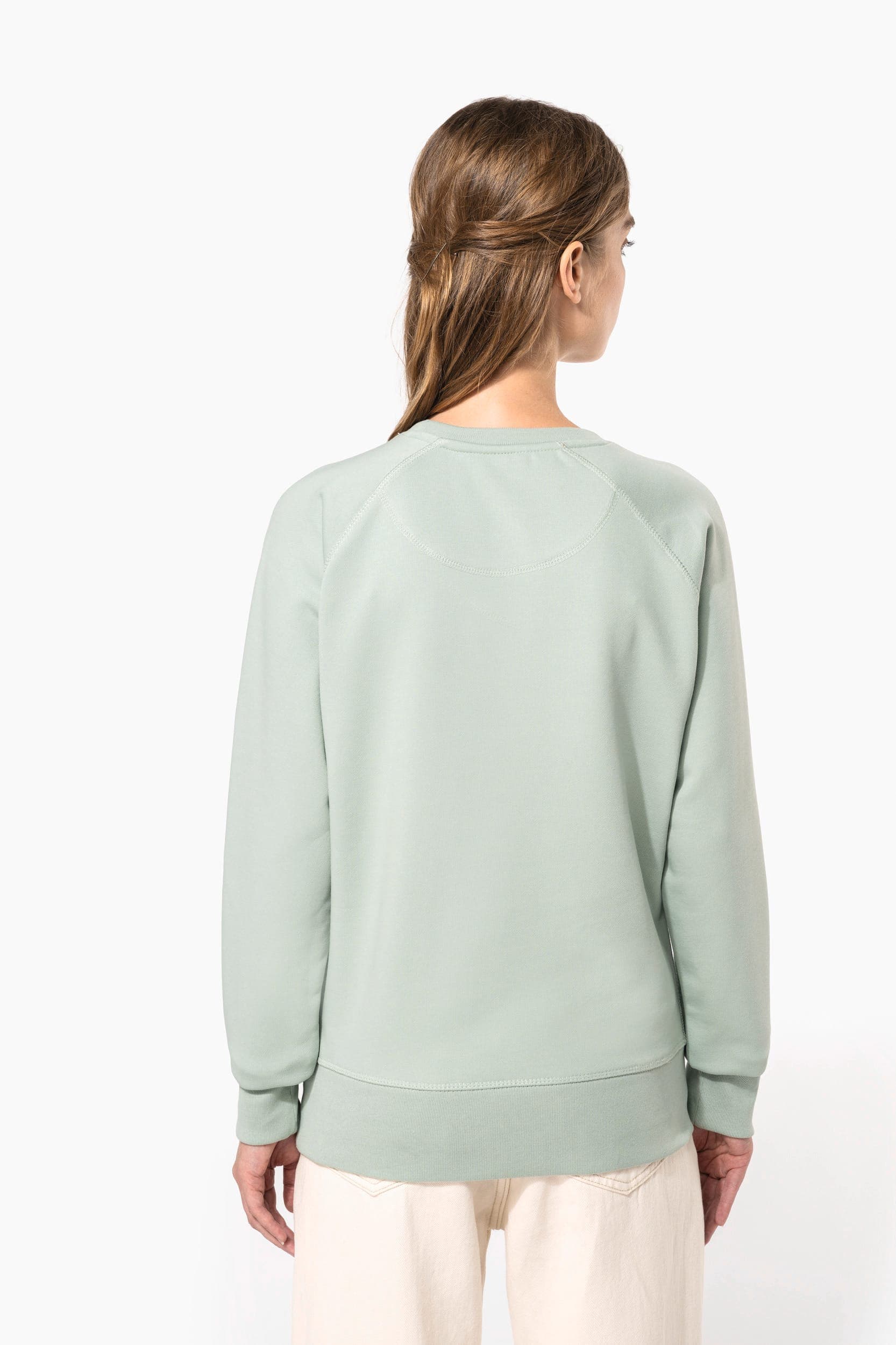 Sweat-shirt Bio col rond manches raglan femme en situation