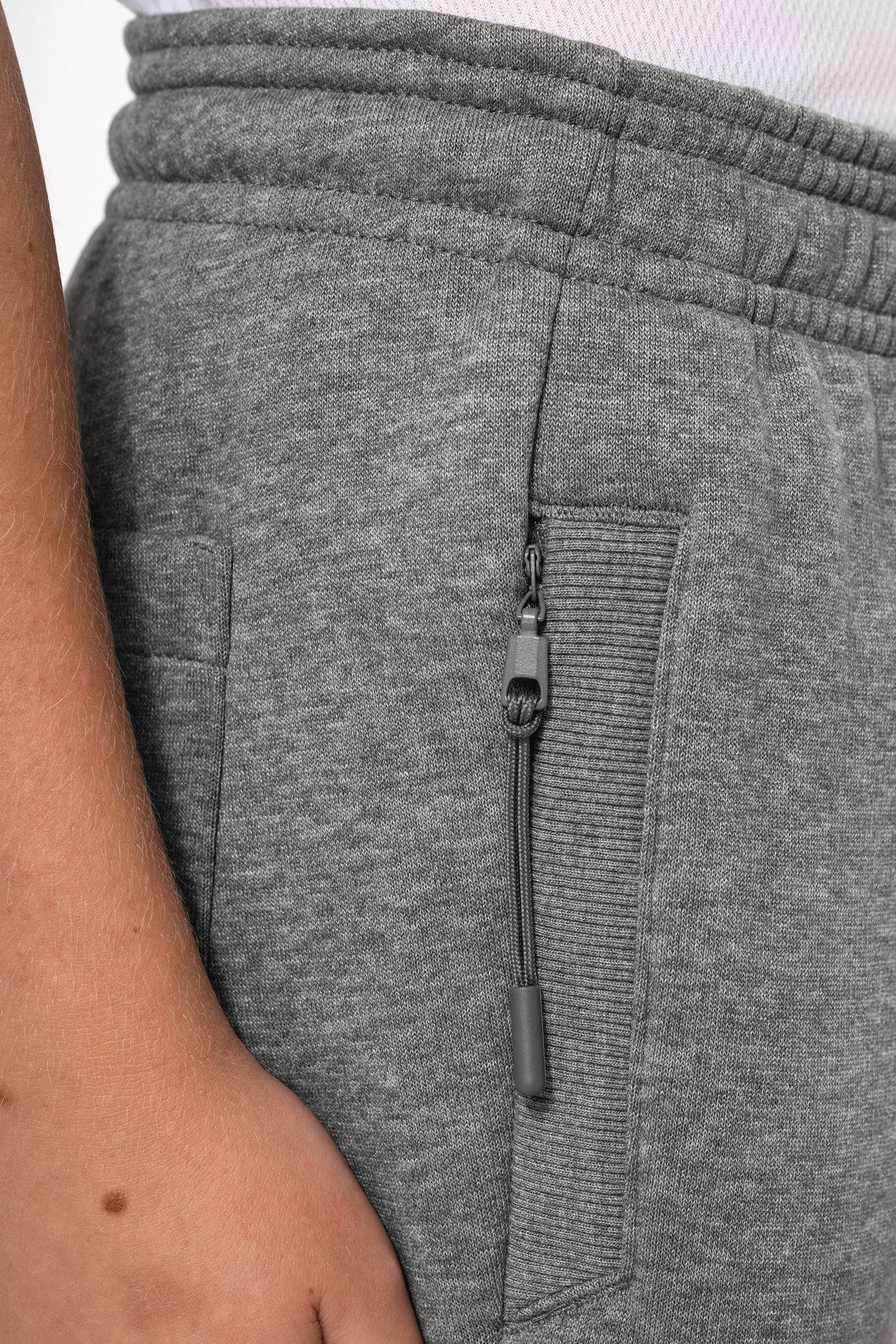Bermuda molleton multisports enfant en situation