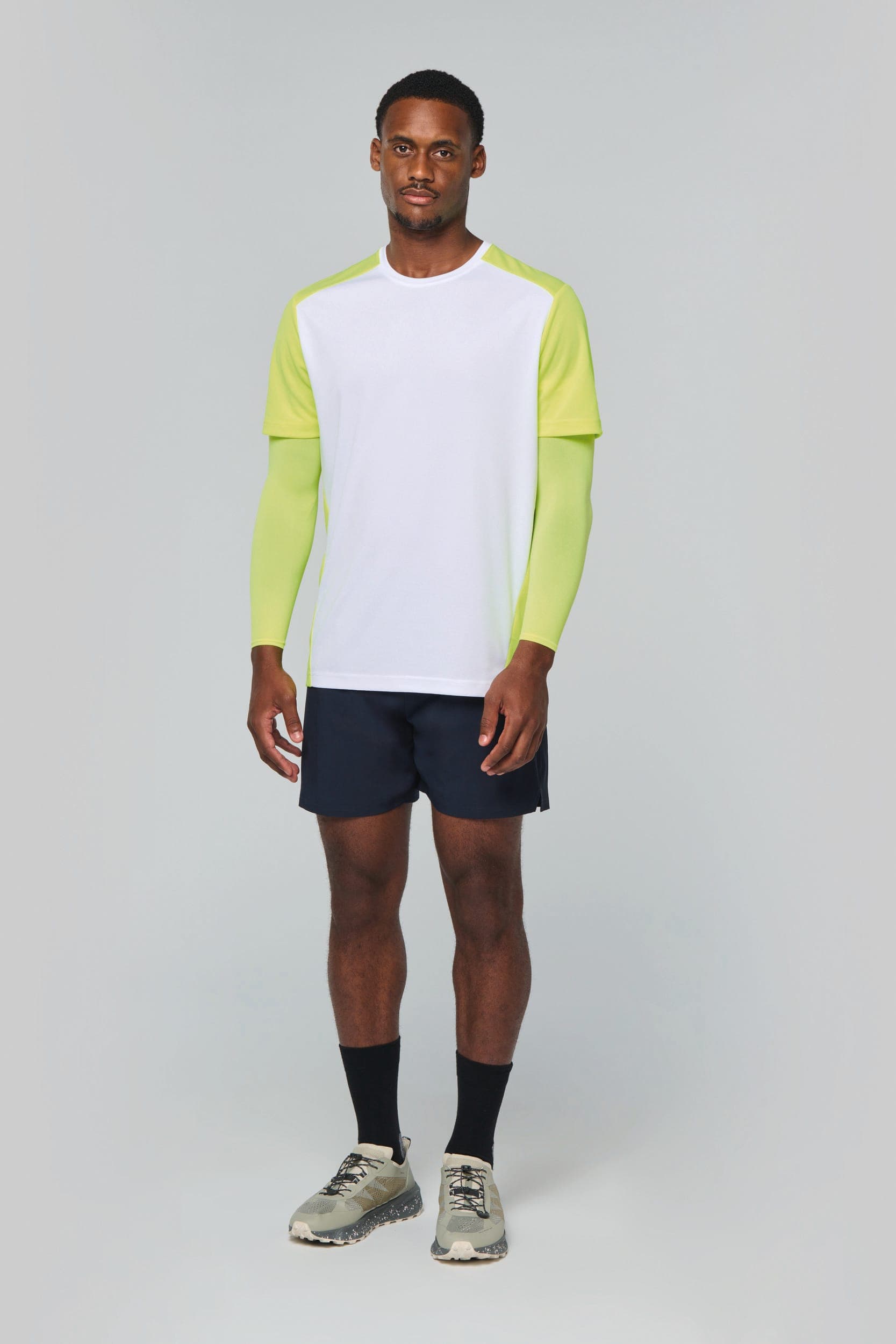 Short running homme en situation