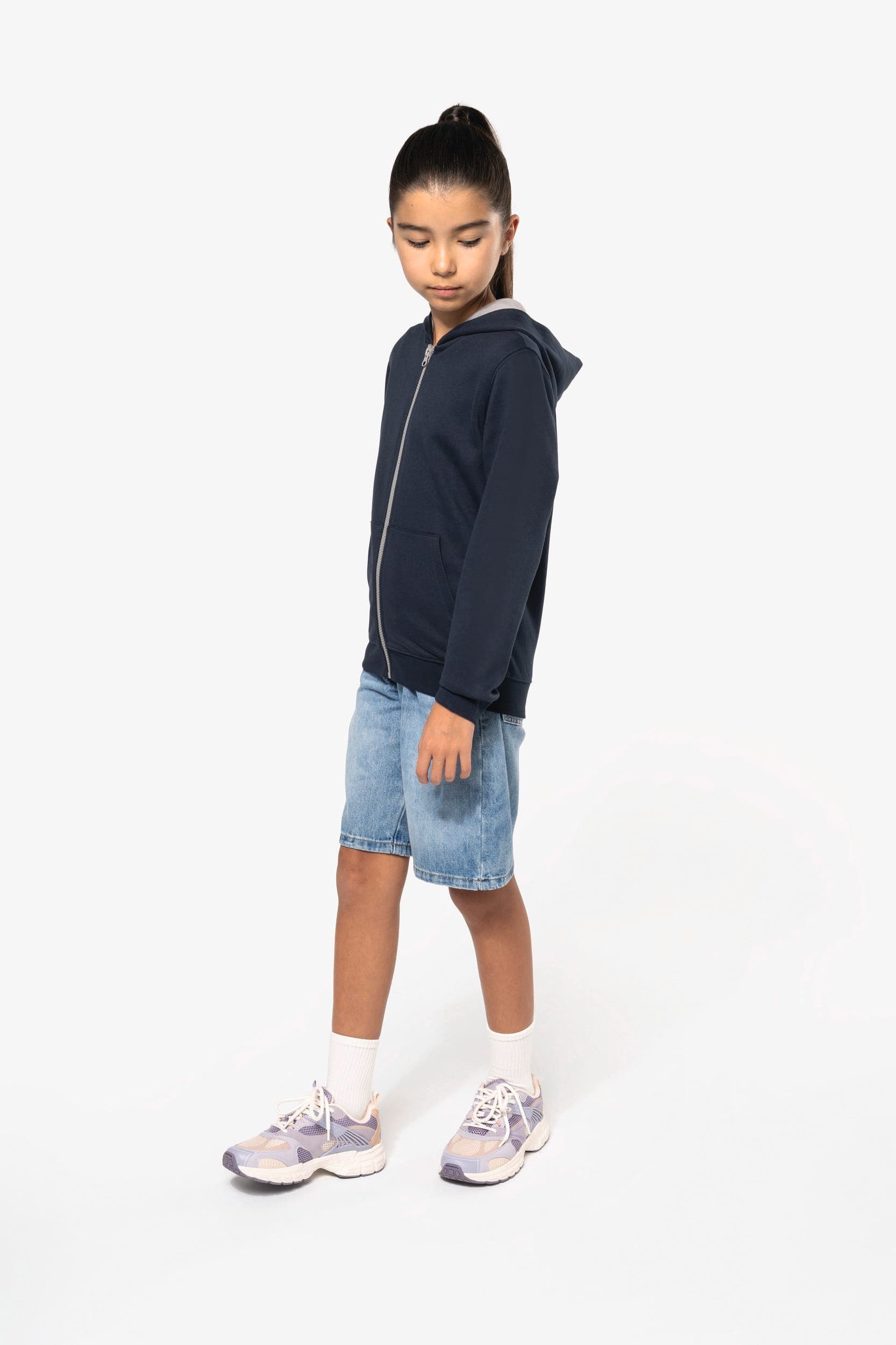 Sweat-shirt zippé capuche enfant en situation