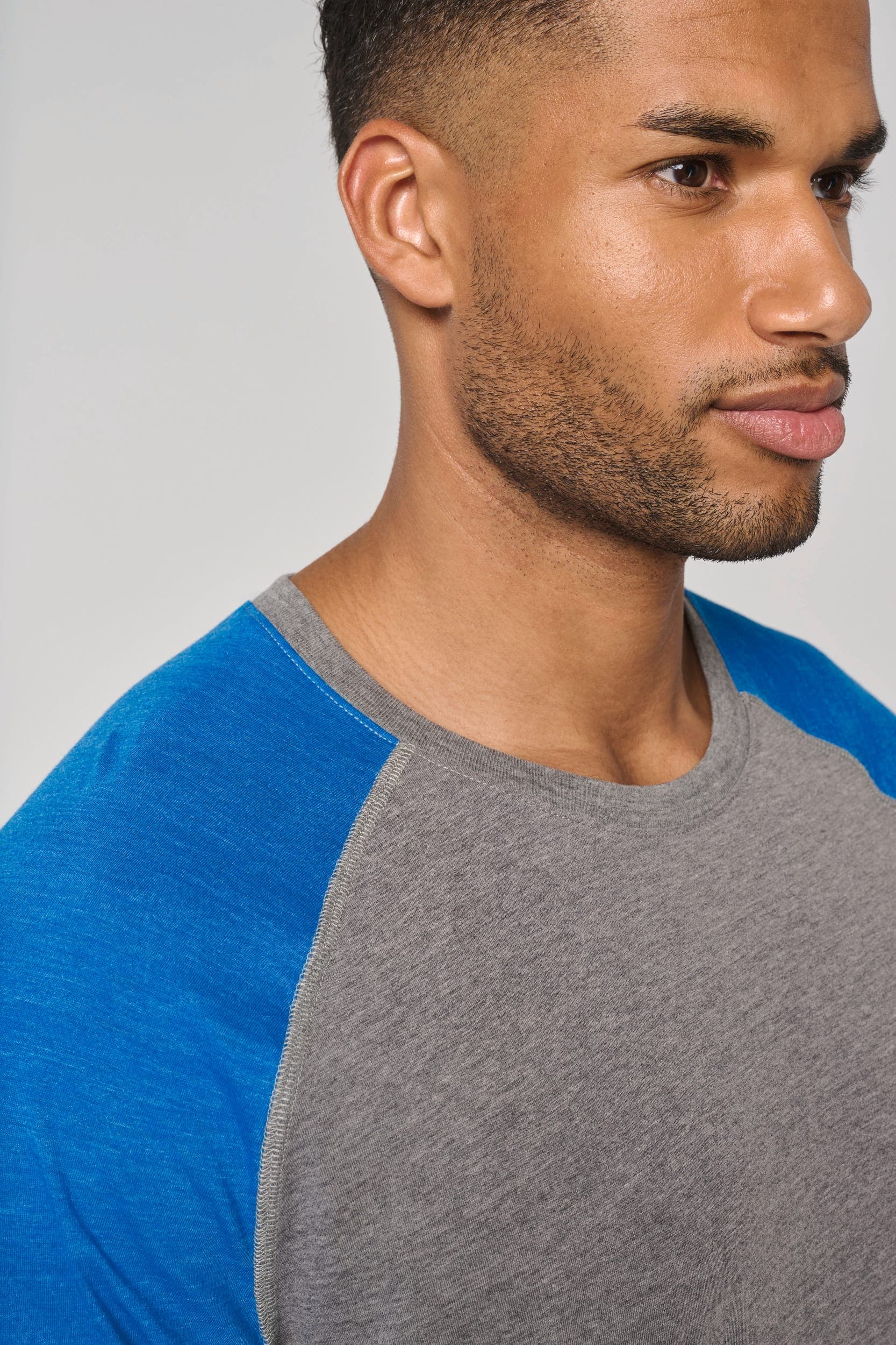 T-shirt triblend bicolore sport manches courtes unisexe en situation