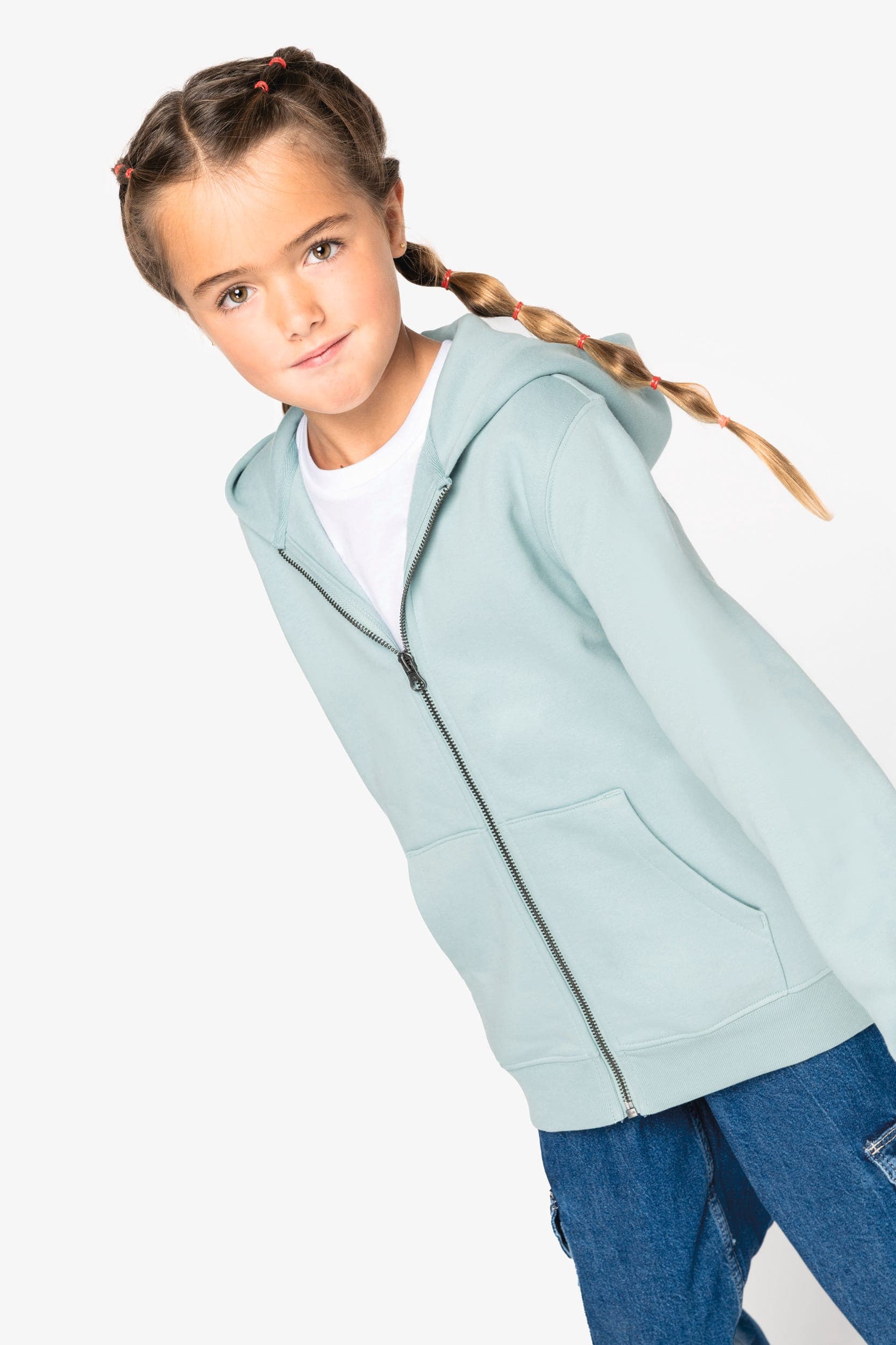 Sweat-shirt écoresponsable zippé à capuche enfant en situation