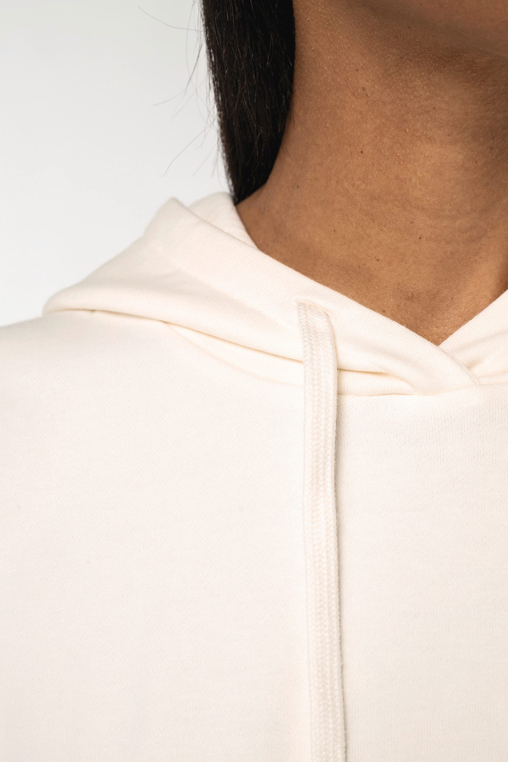 Sweat-shirt écoresponsable à capuche oversize sans manches French Terry femme en situation
