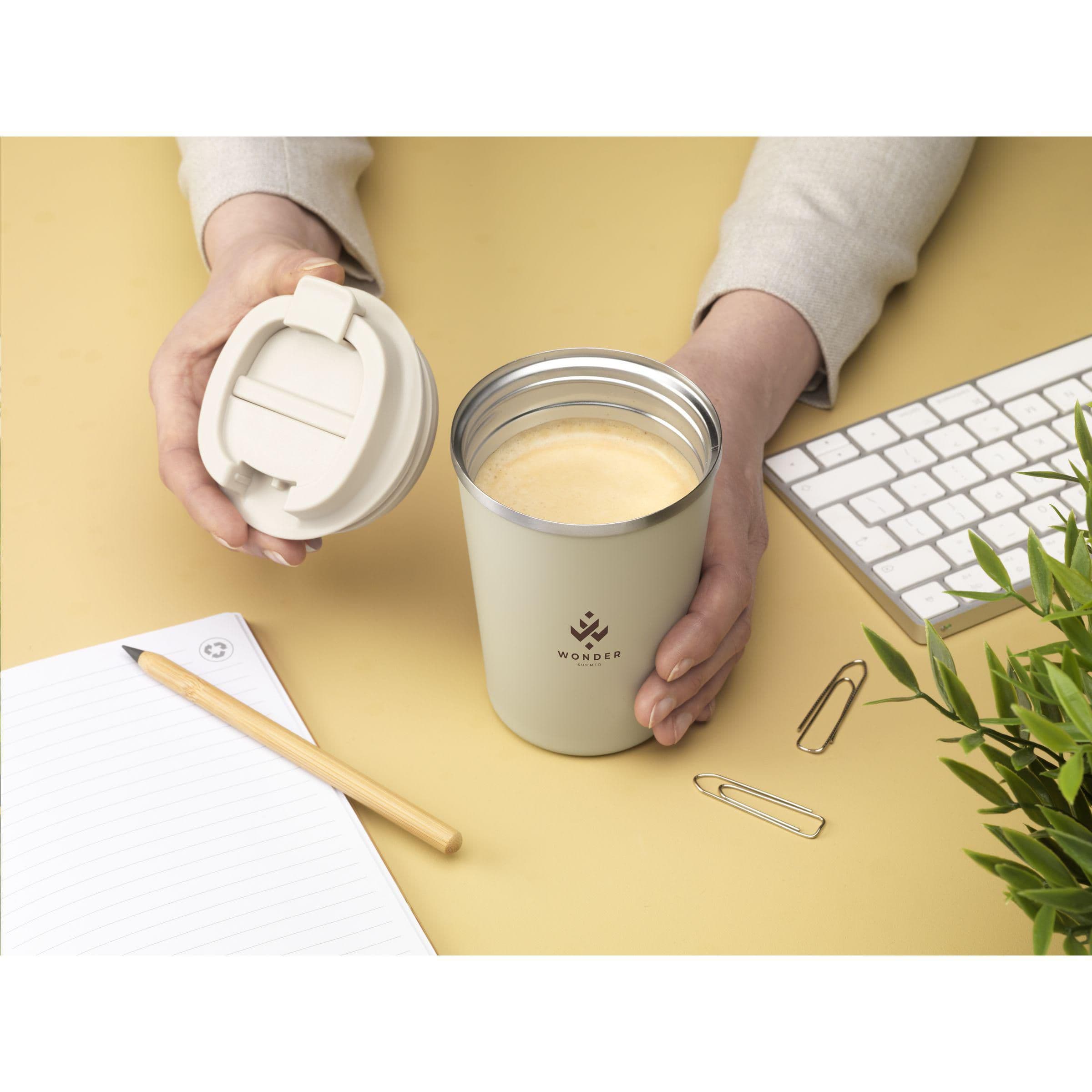 Gobelet isotherme Kaffi RCS recyclé 300 ml en situation