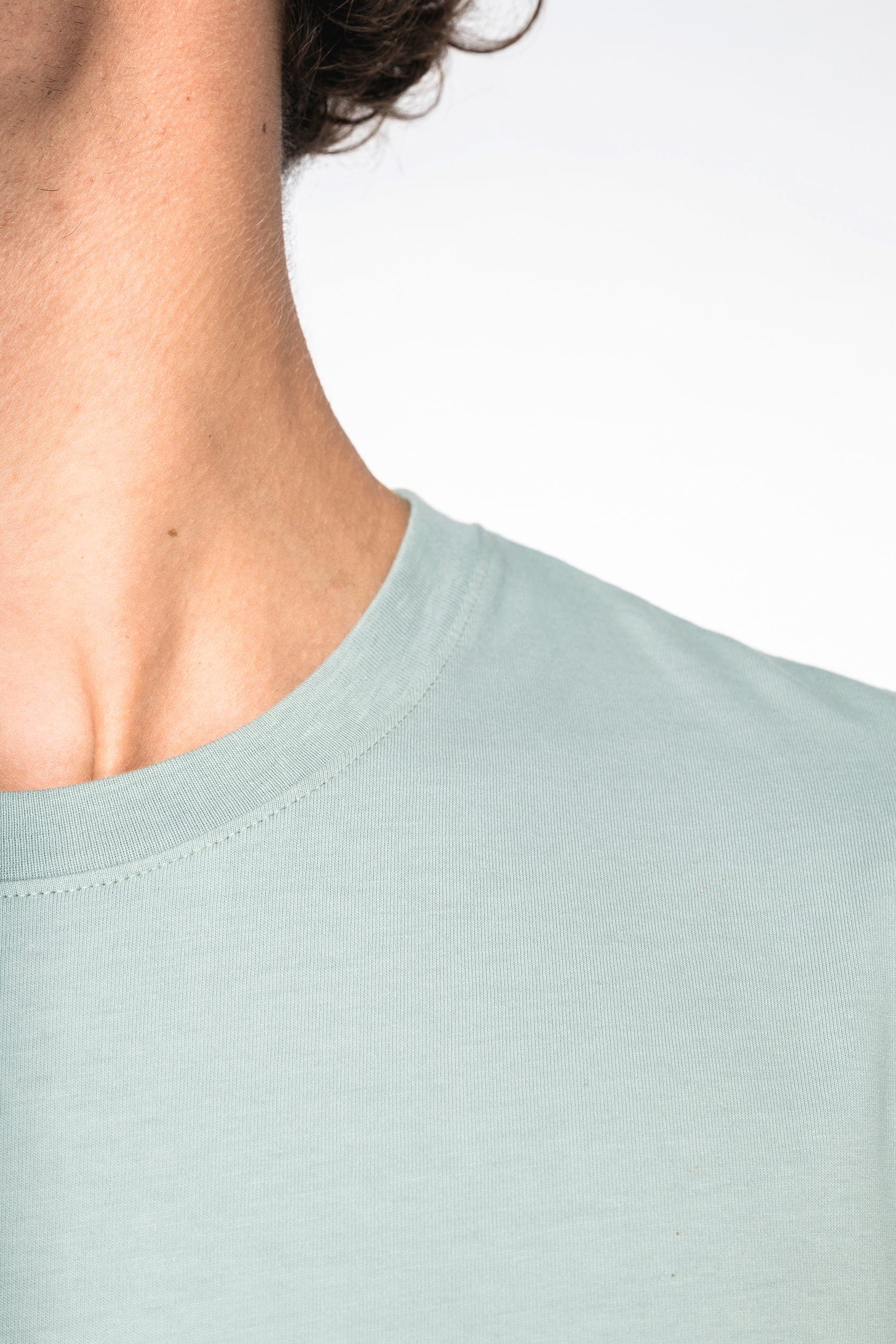 T-shirt écoresponsable Dip Dye unisexe en situation