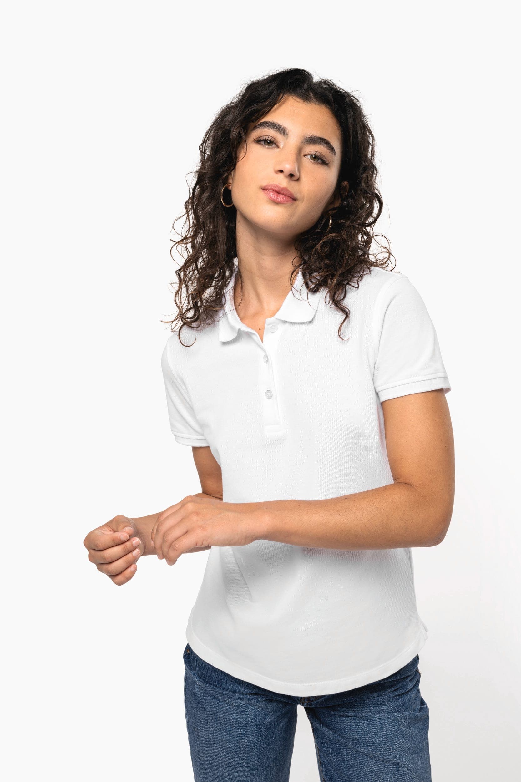 Polo piqué manches courtes femme en situation