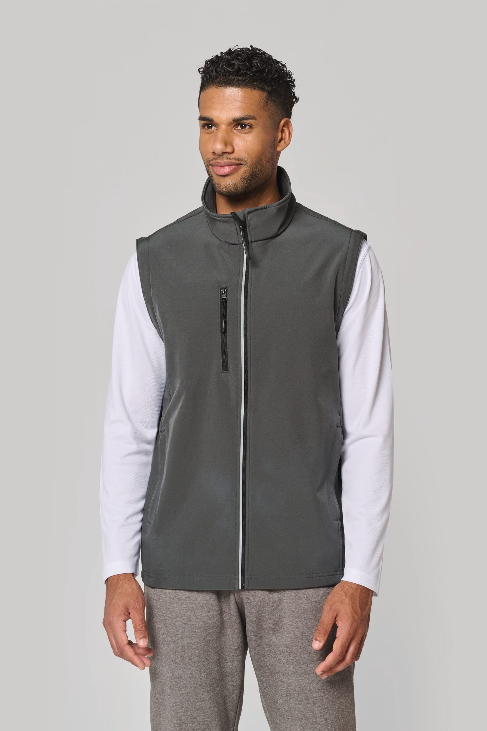 Veste softshell sport manches amovibles unisexe en situation