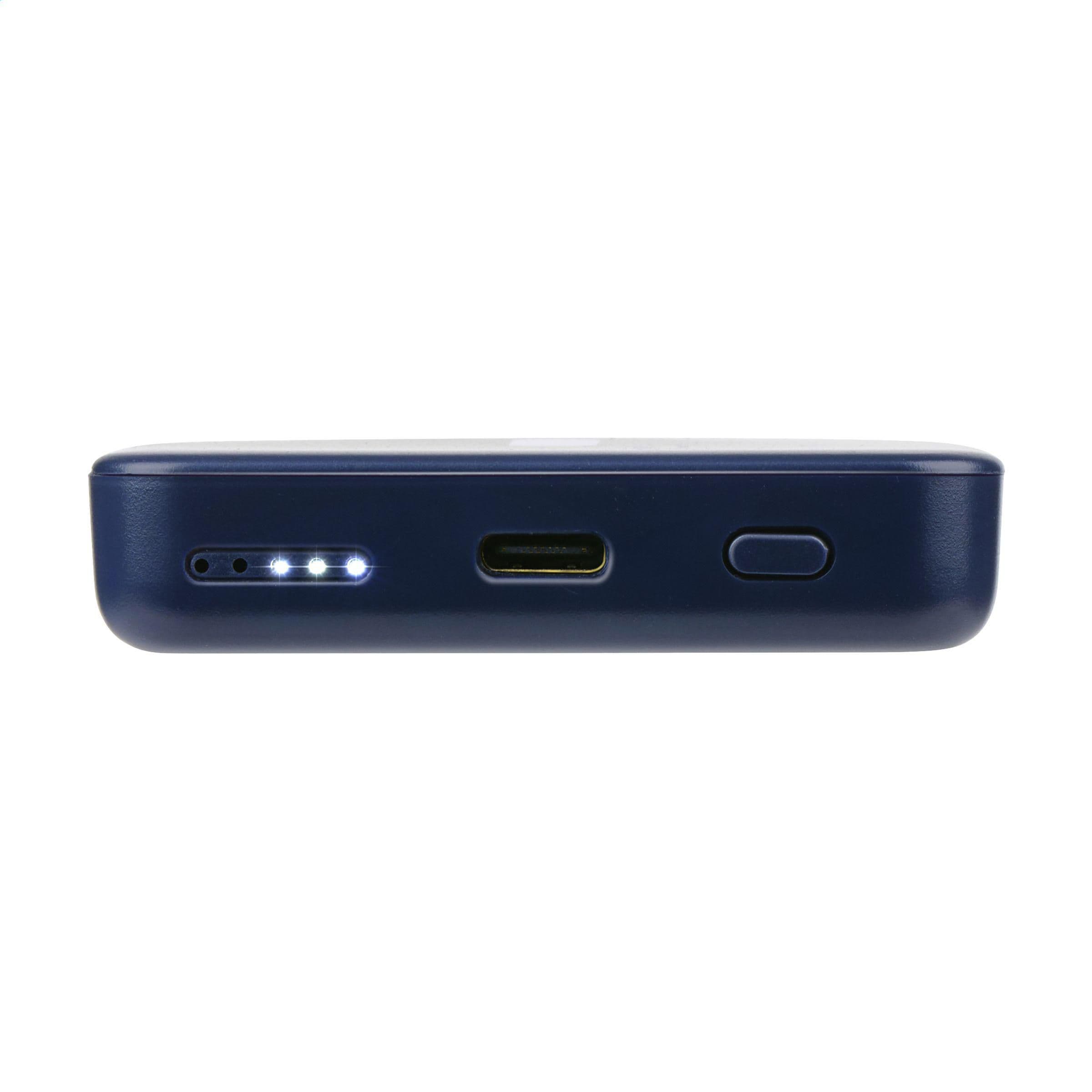 Batterie externe sans fil magnétique Grundig Mini 5000 mAh en situation