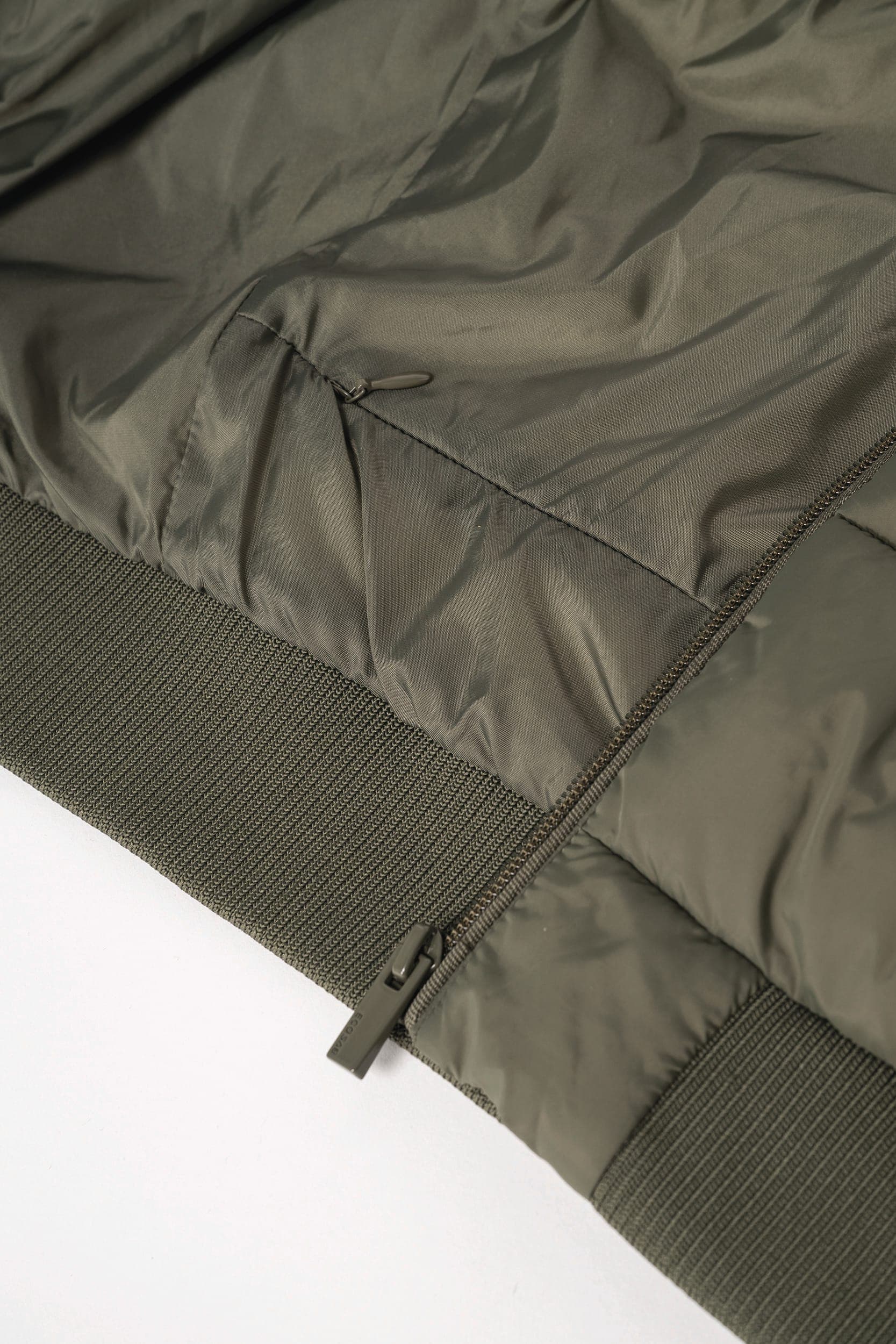 Veste matelassée écoresponsable à col teddy unisexe en situation