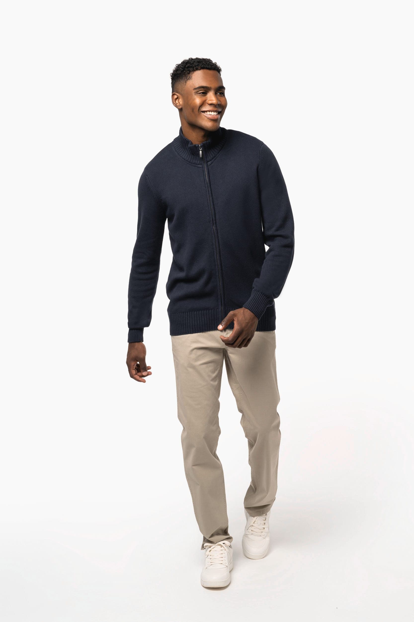 Cardigan zippé en situation