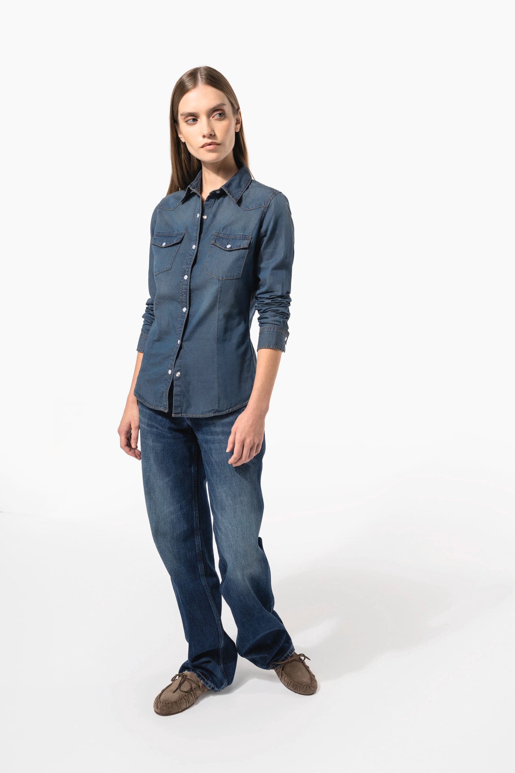 Chemise denim manches longues femme en situation