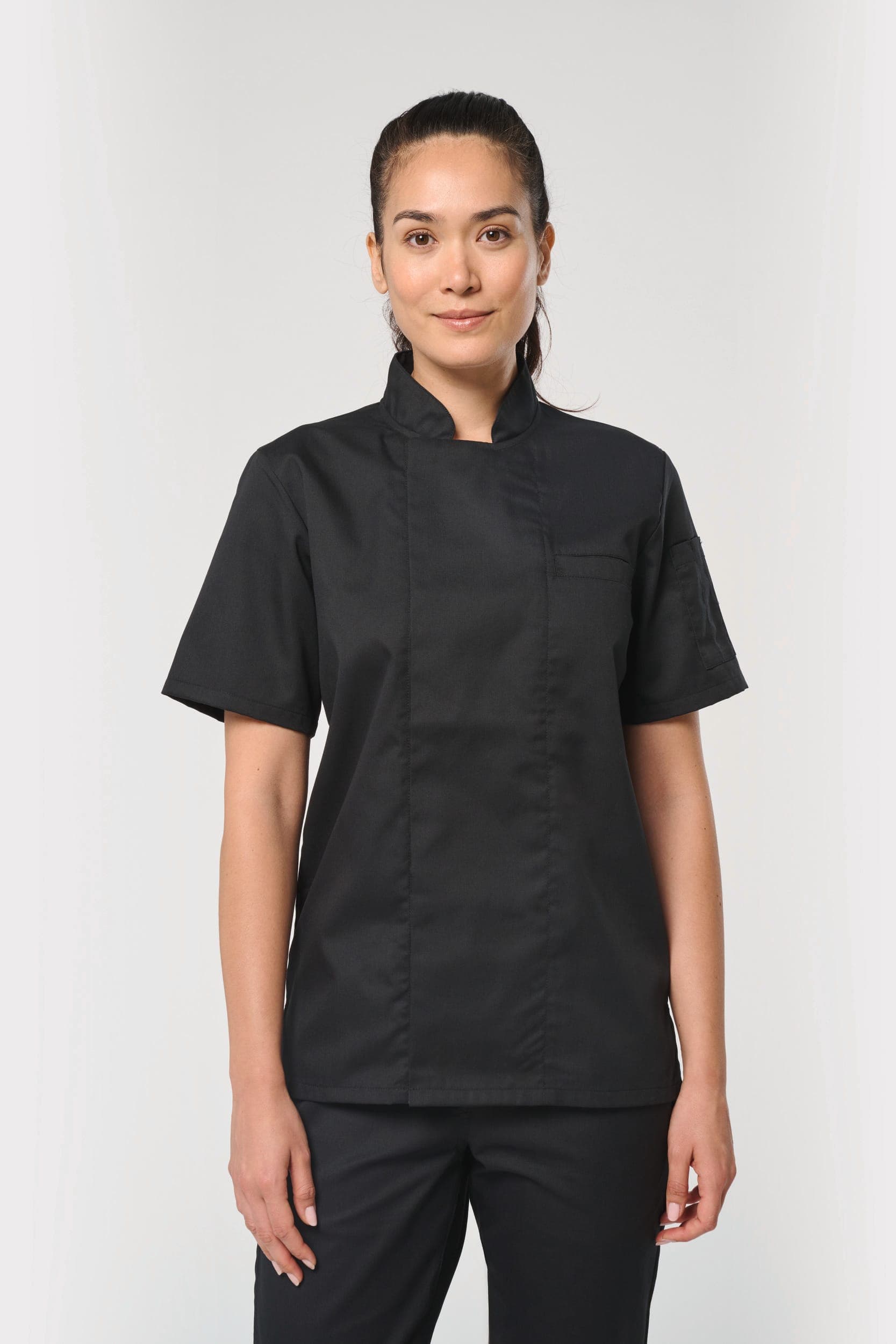 Veste de cuisine écoresponsable et respirante manches courtes unisexe en situation