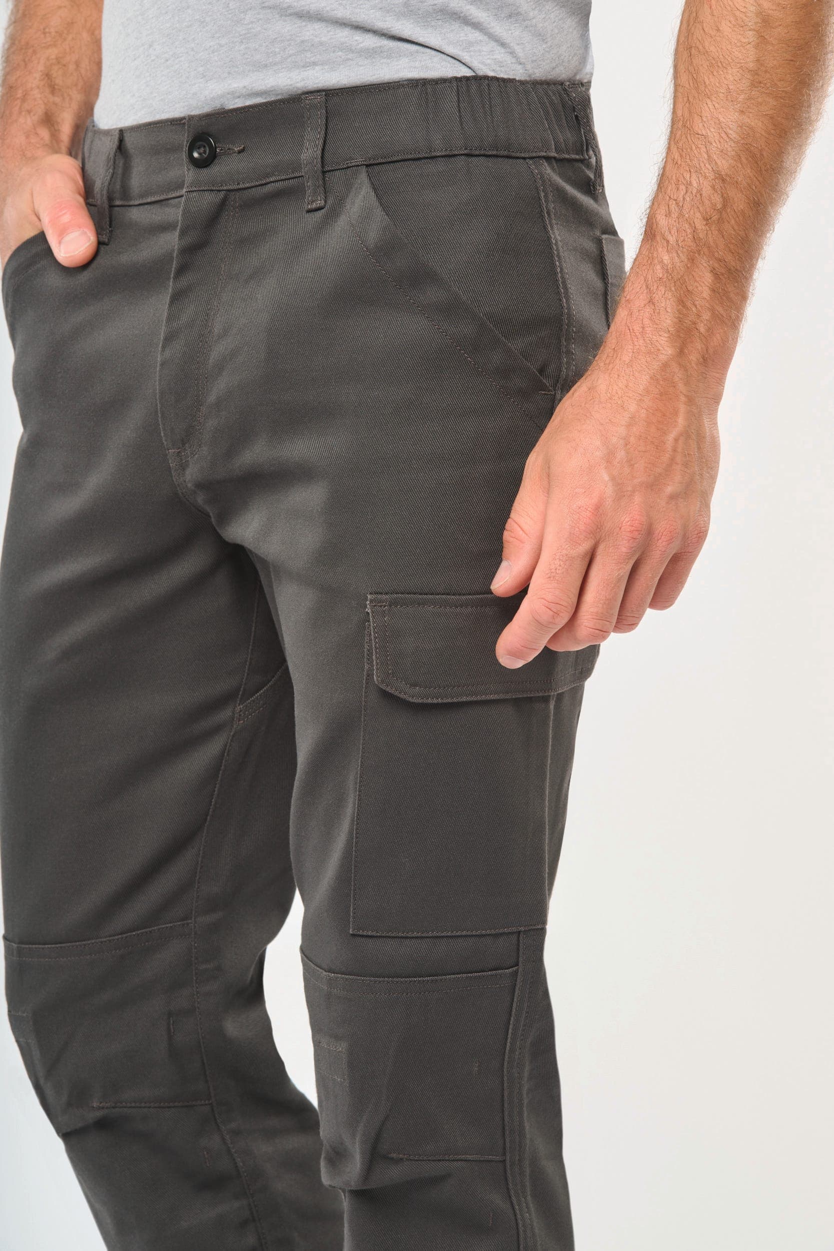 Pantalon de travail multipoches homme en situation