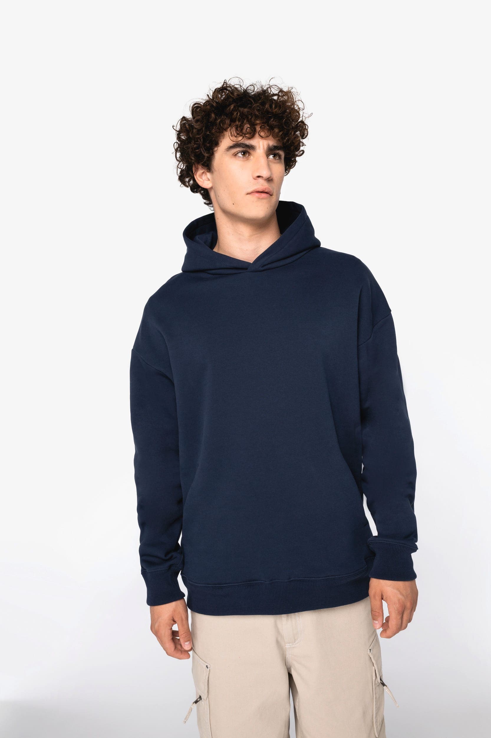Sweat-shirt écoresponsable à capuche oversize unisexe en situation