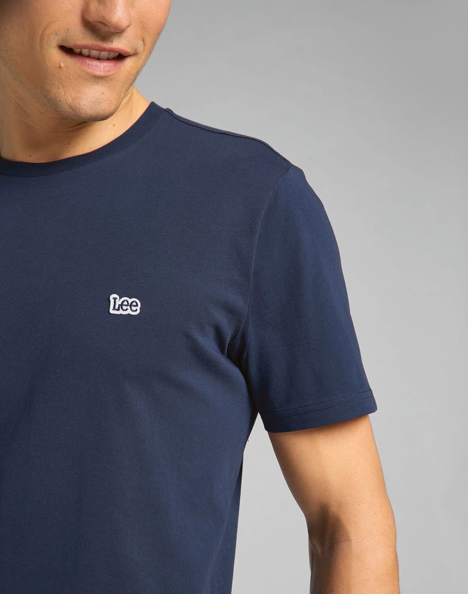 T-shirt Patch Logo Lee en situation