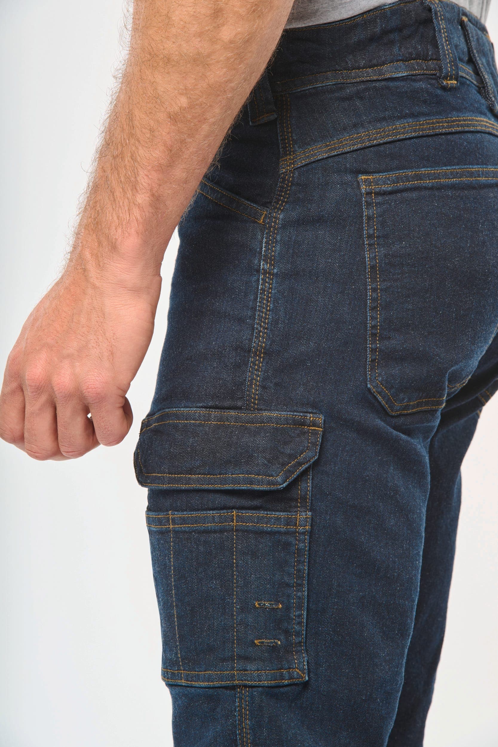 Bermuda denim multipoches homme en situation