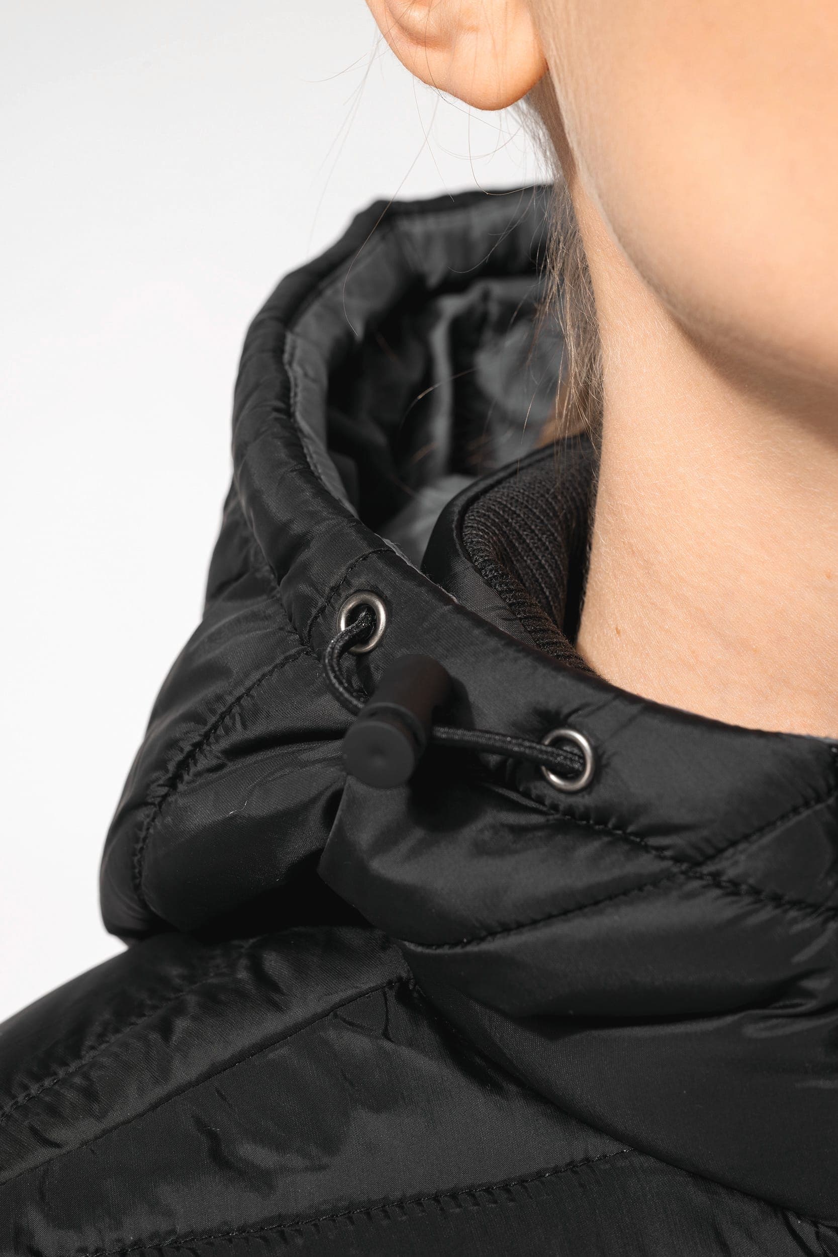 Parka doudoune légère à capuche femme en situation