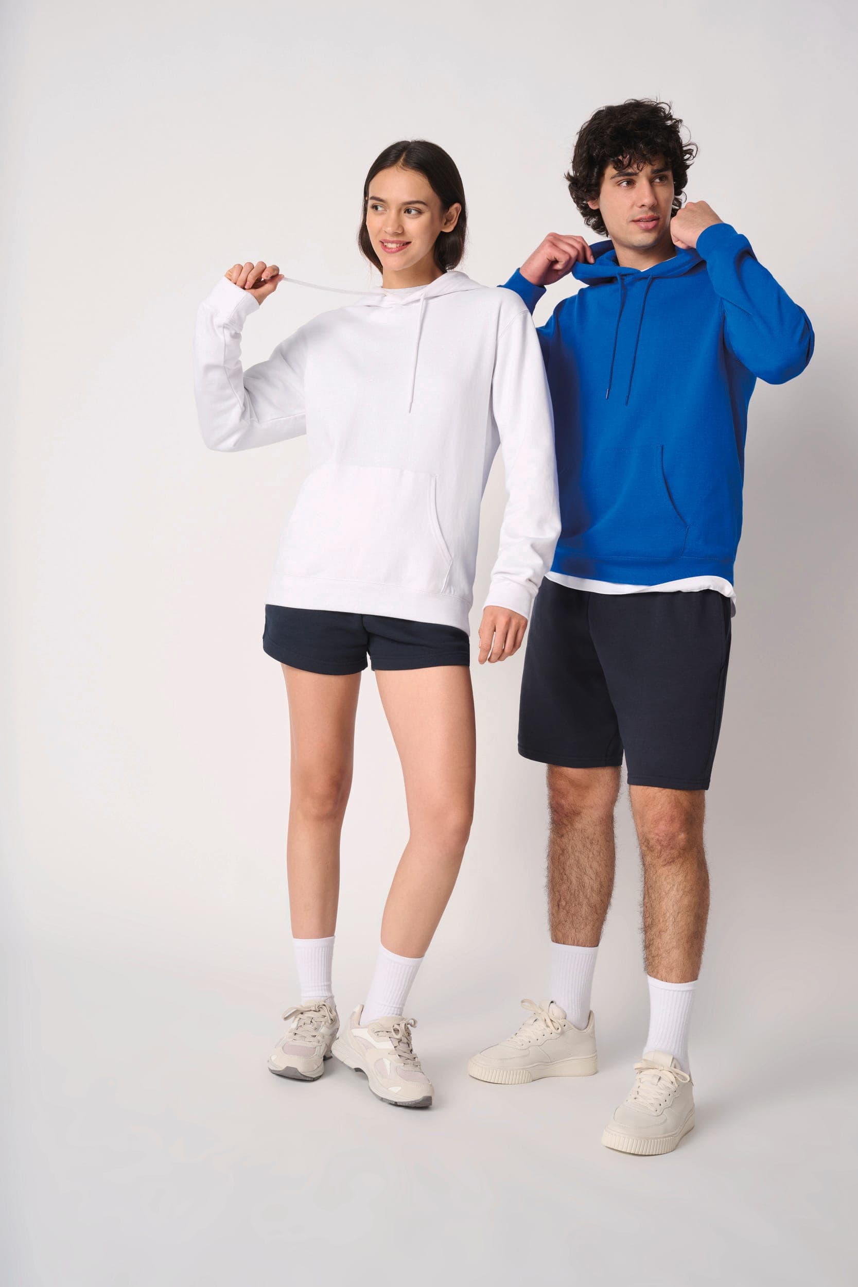 Sweat-shirt à capuche unisexe en situation