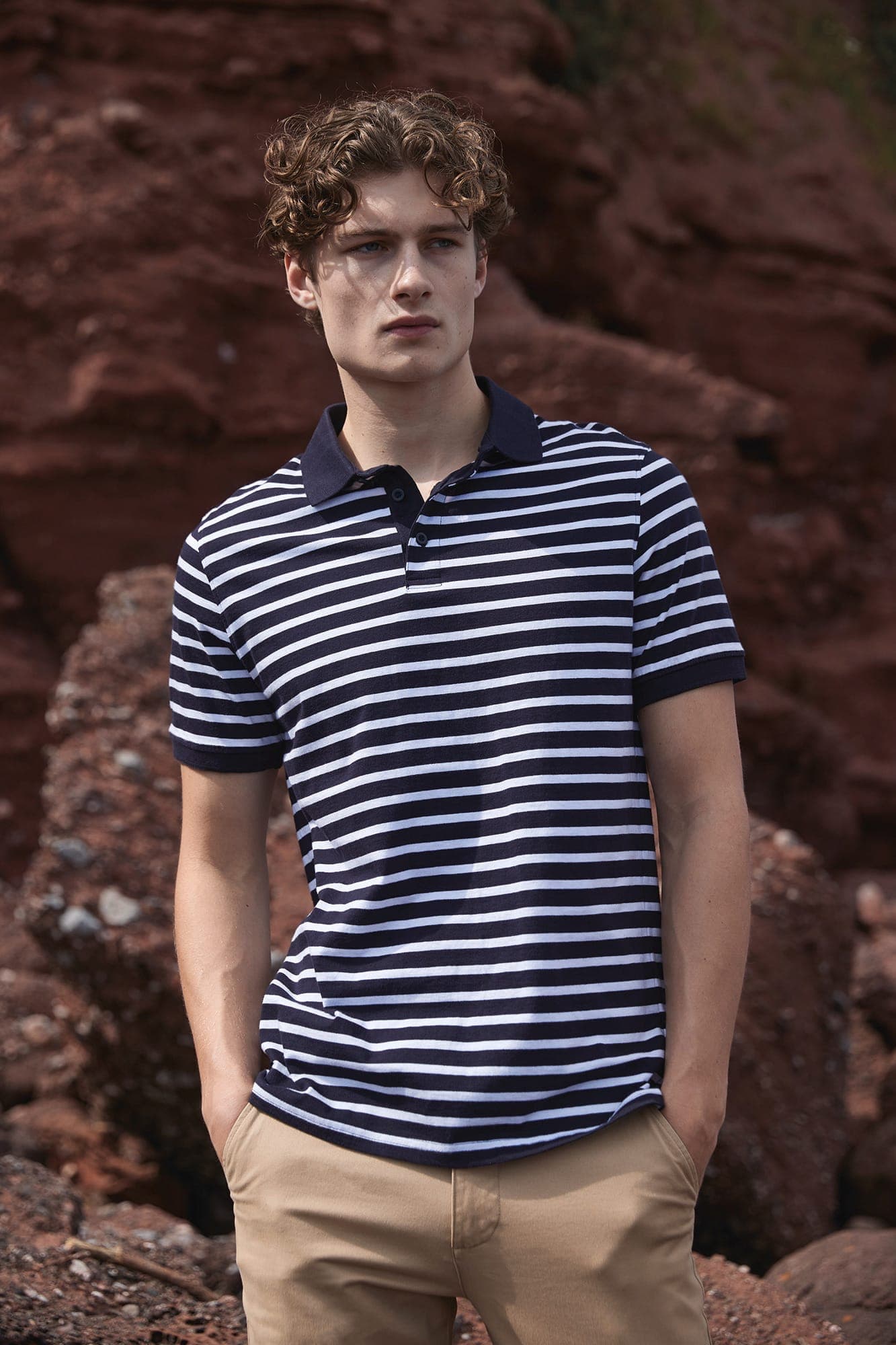 Polo jersey à rayures en situation