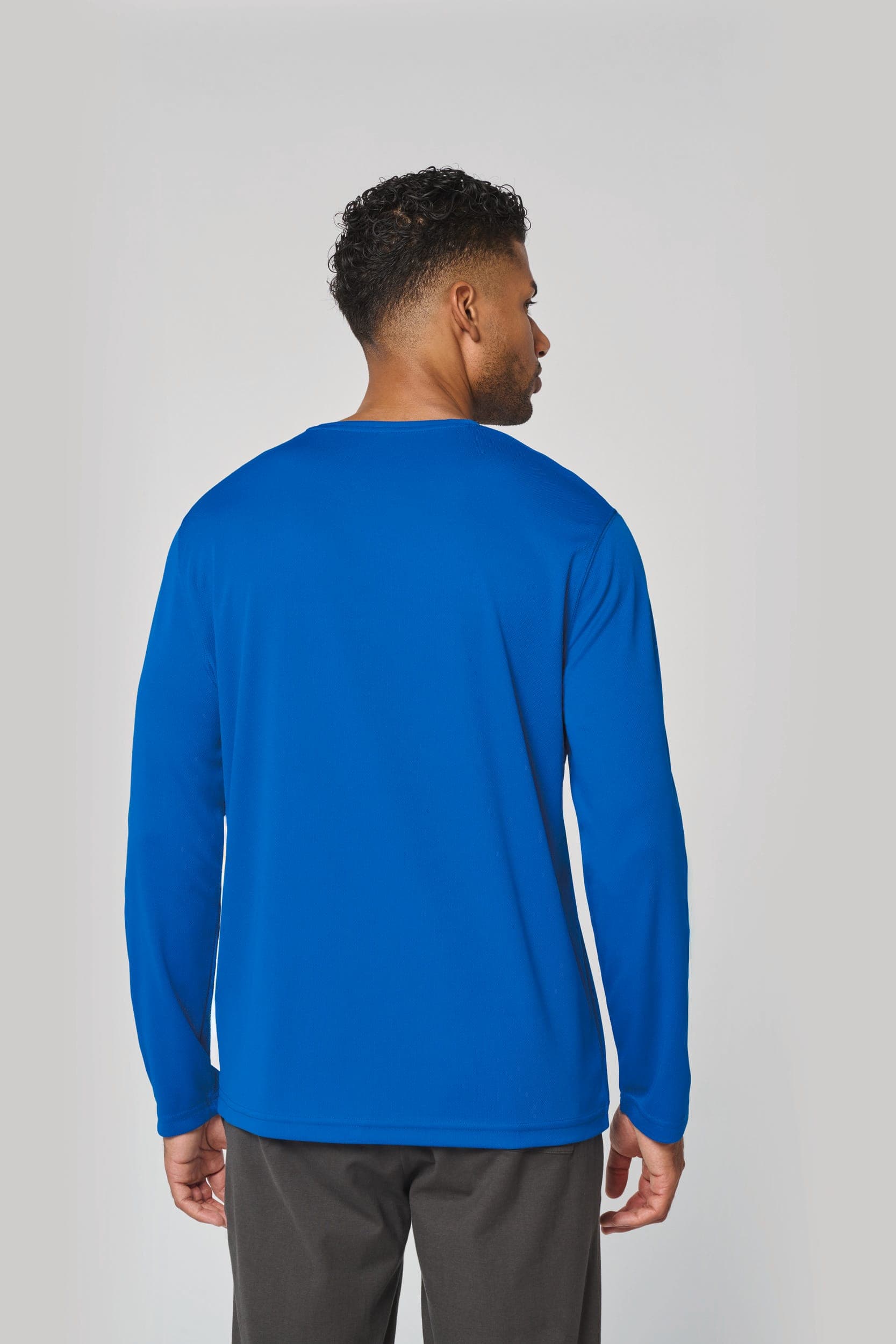 T-shirt de sport manches longues homme en situation