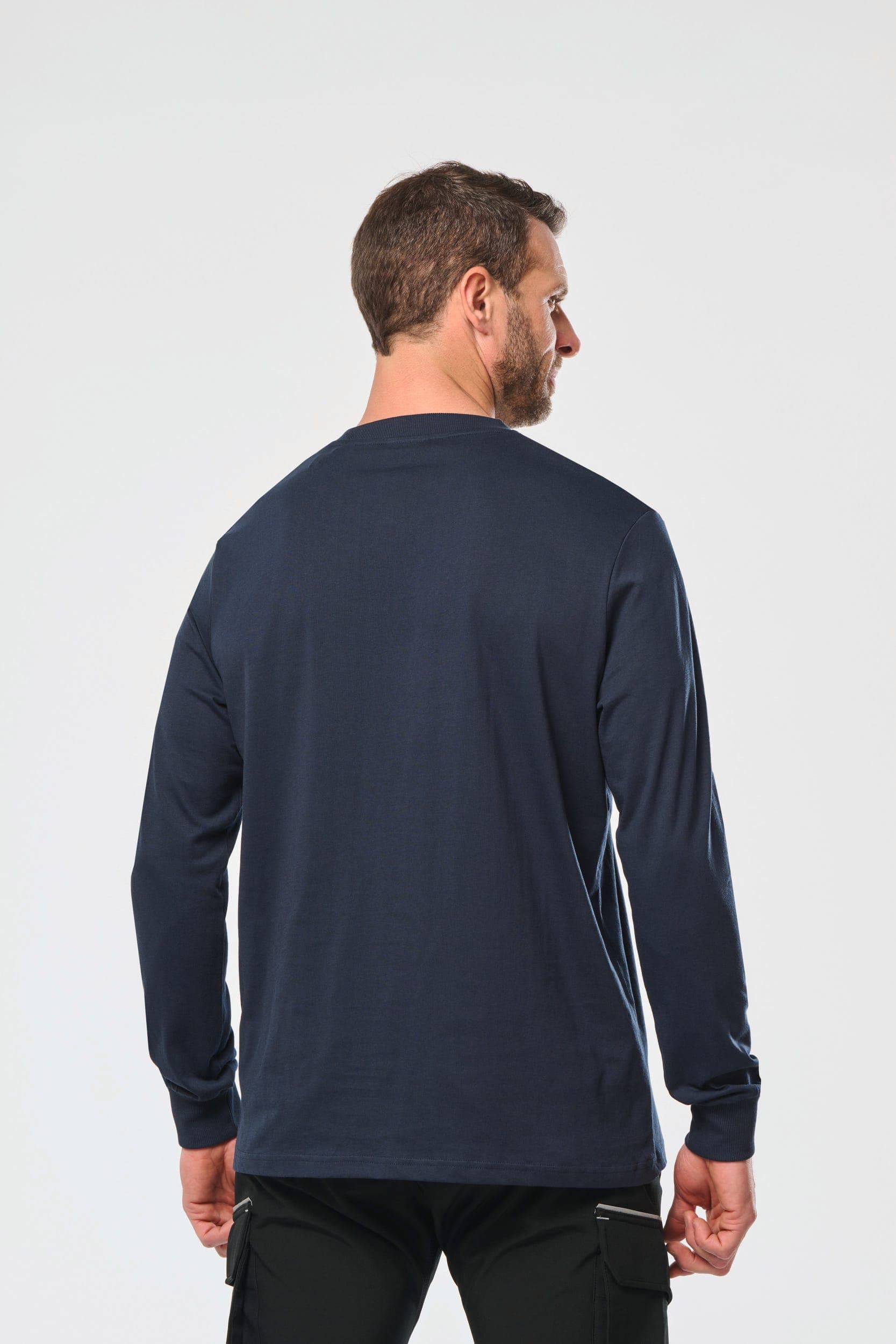 T-shirt écoresponsable manches longues unisexe en situation