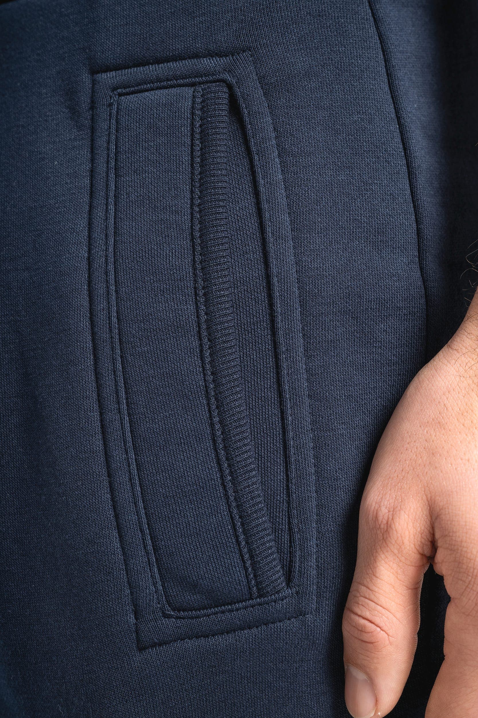 Pantalon jogging unisexe en situation