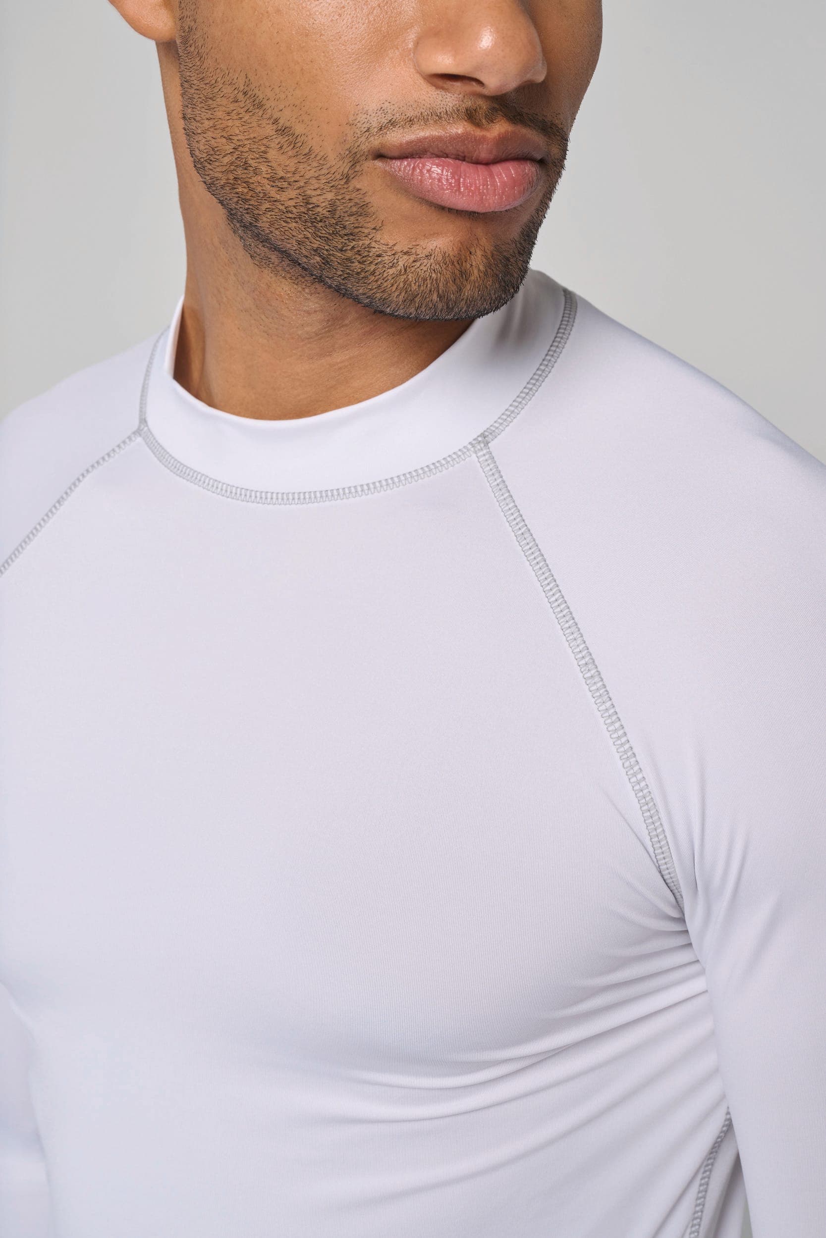 T-shirt technique à manches longues avec protection anti-UV unisexe en situation