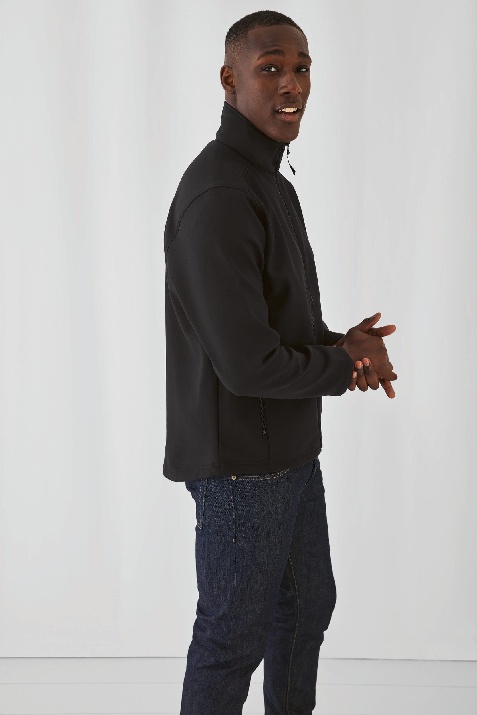 Veste Softshell Homme ID.701 en situation