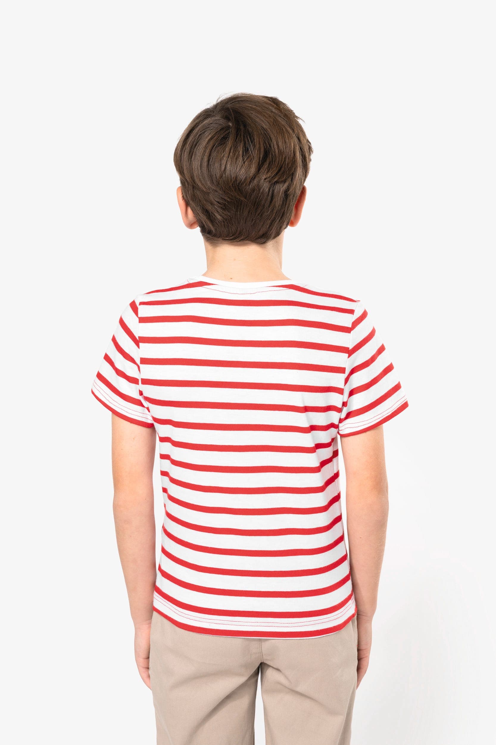 T-shirt rayé marin avec poche manches courtes enfant en situation