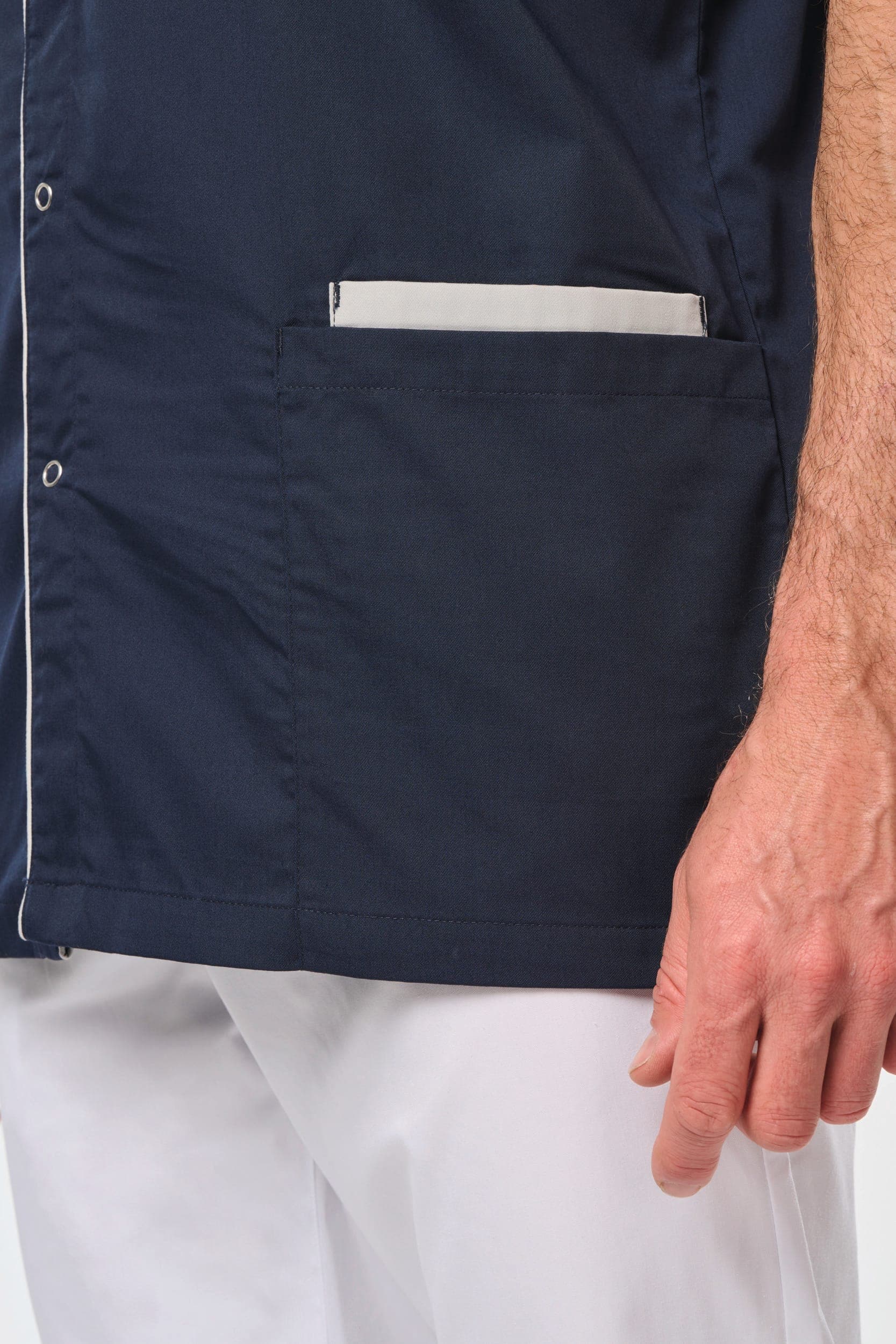Blouse polycoton avec boutons-pression homme en situation
