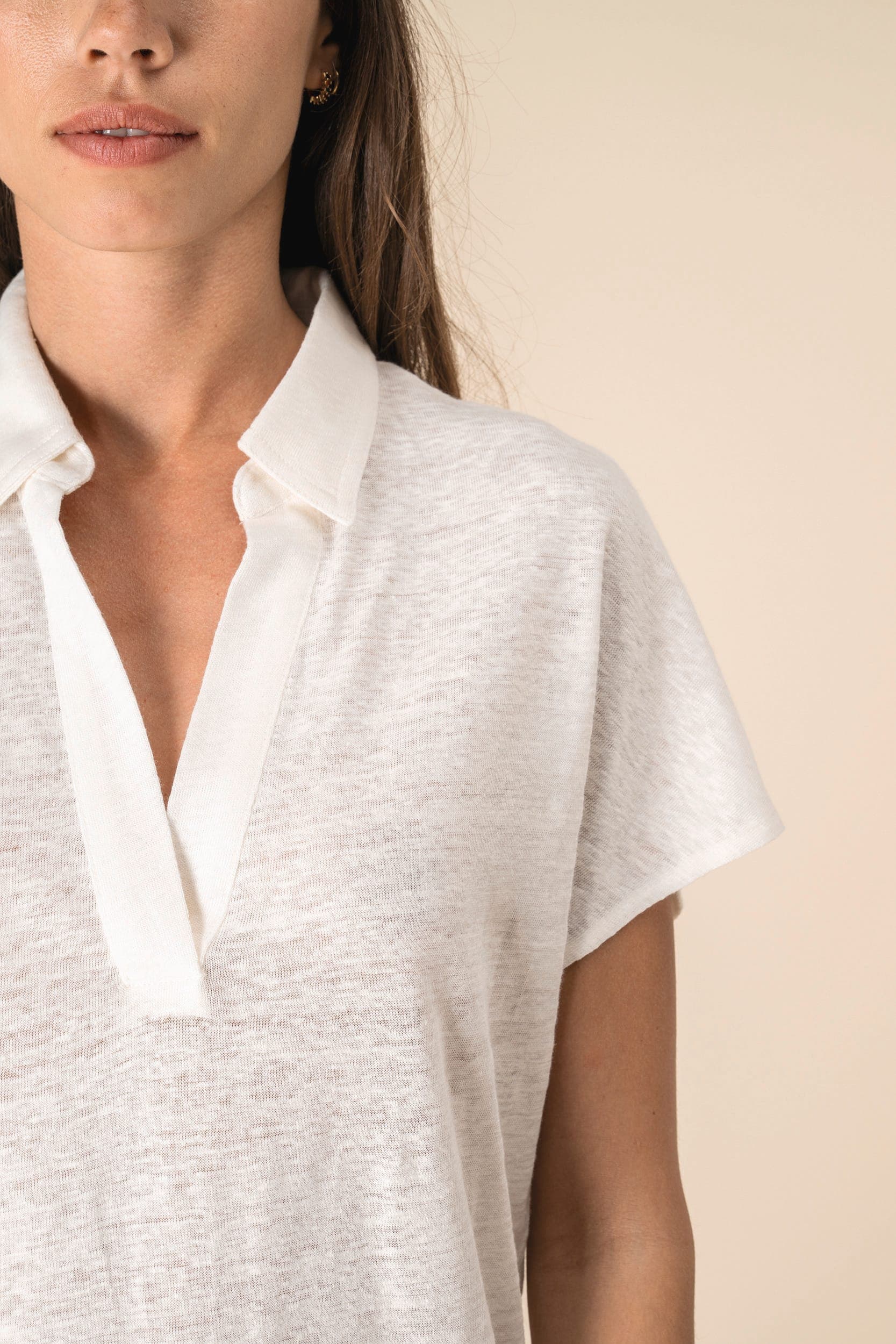 Polo en lin femme en situation