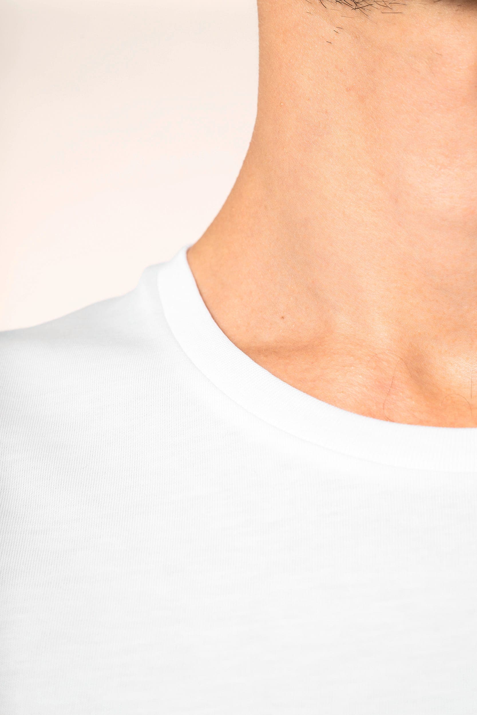 T-shirt Supima® col rond manches courtes homme en situation
