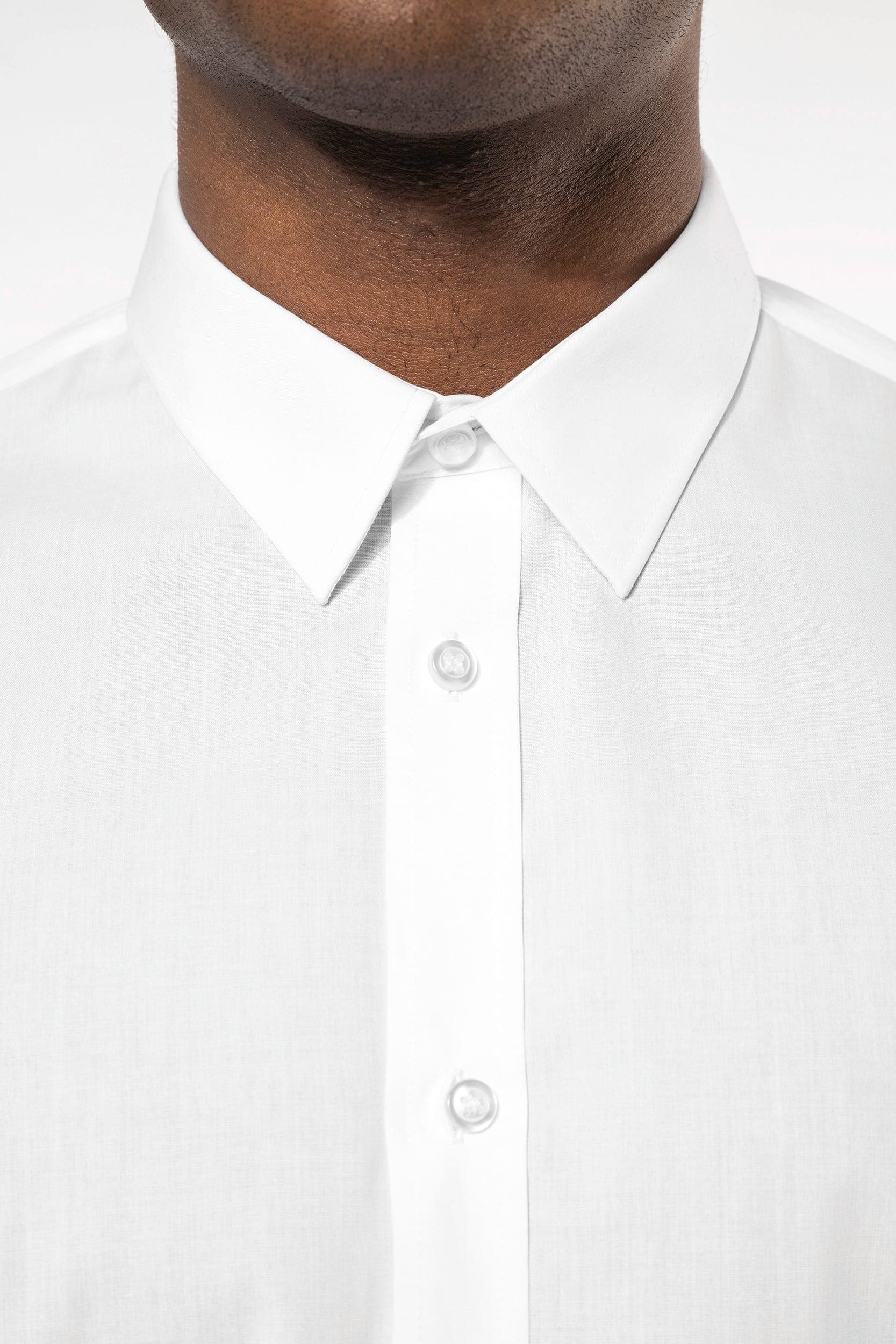 Chemise popeline polycoton sans poche entretien facile homme en situation
