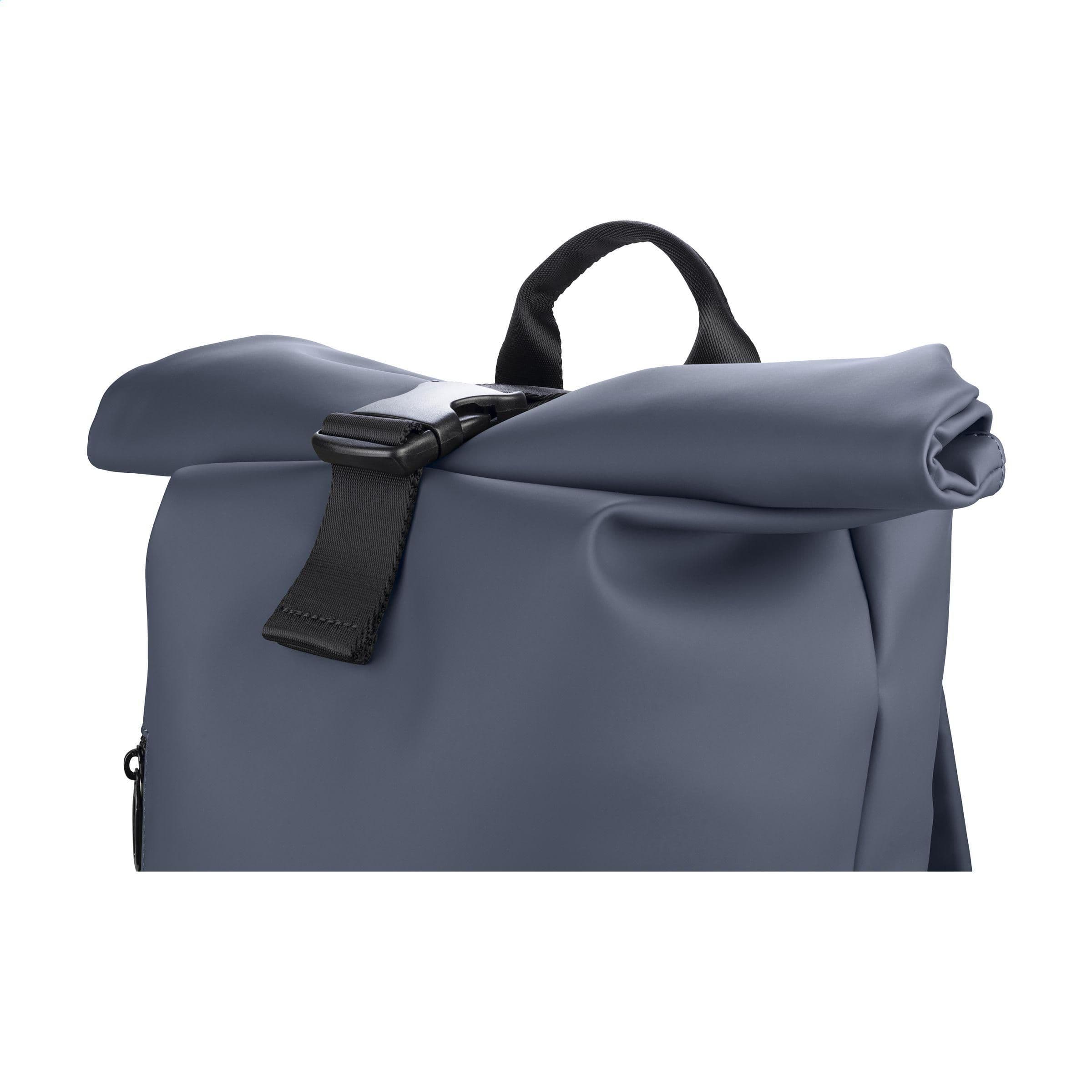Bagage cabine Tucano Gommo Rolltop 15,6 inch en situation