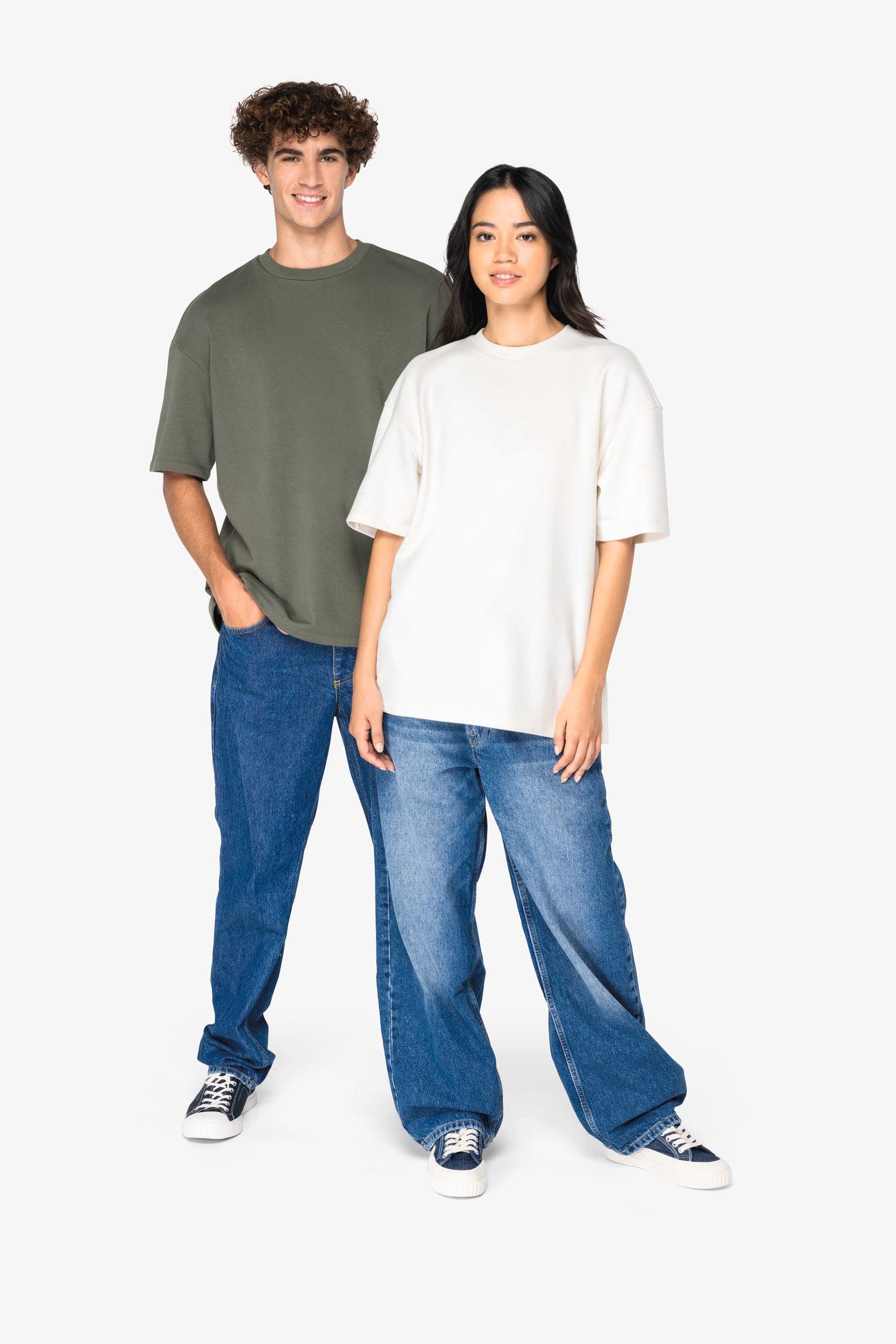 T-shirt écoresponsable oversize French Terry unisexe en situation