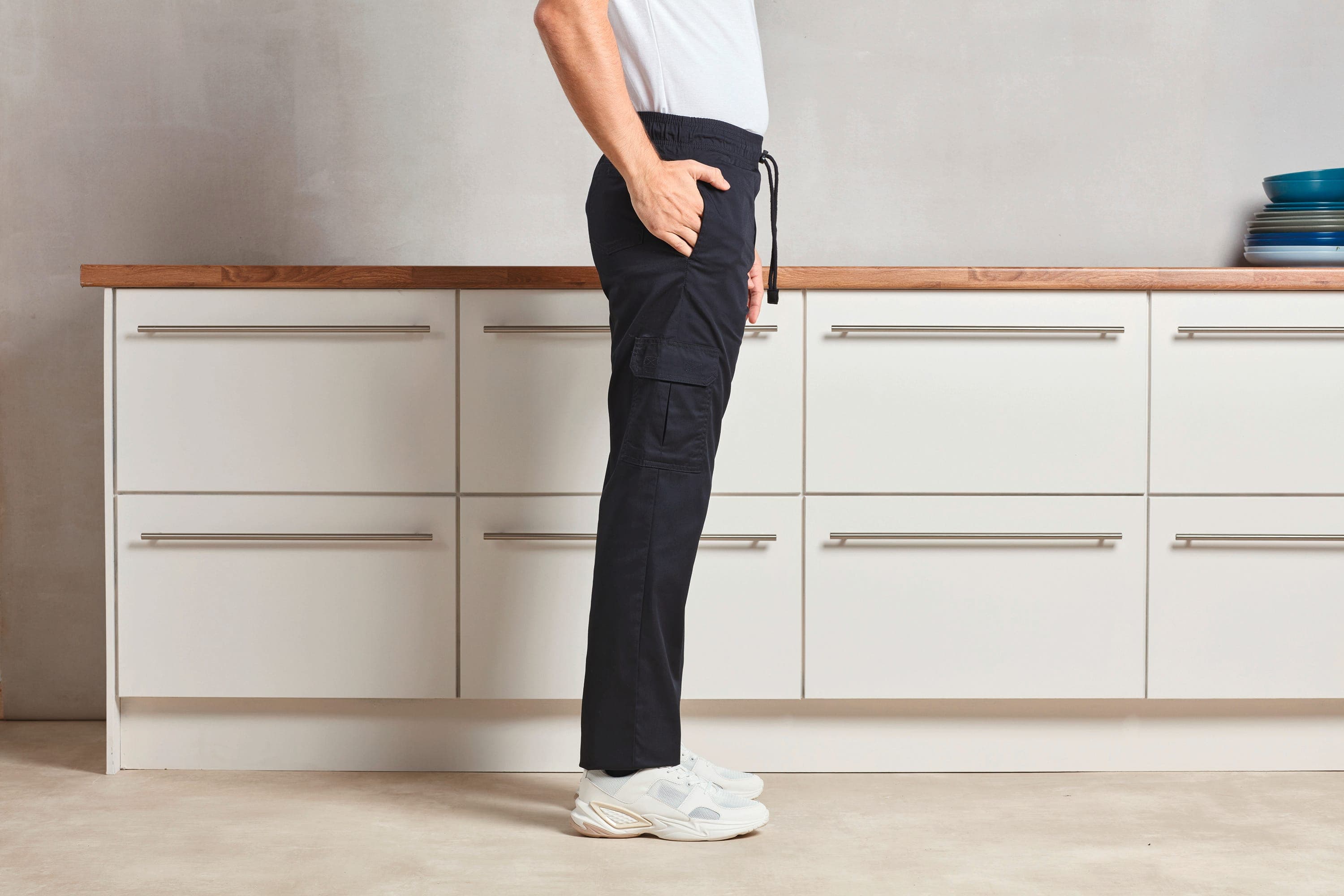 Pantalon de chef "Essential" en situation