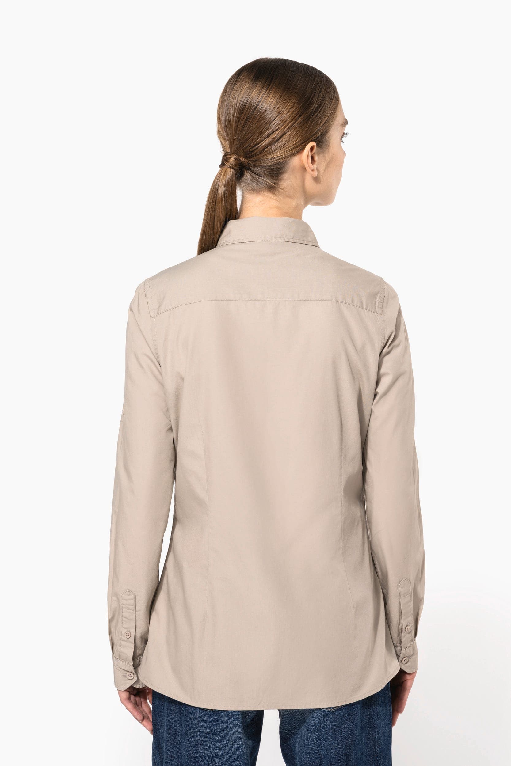 Chemise safari manches longues femme en situation
