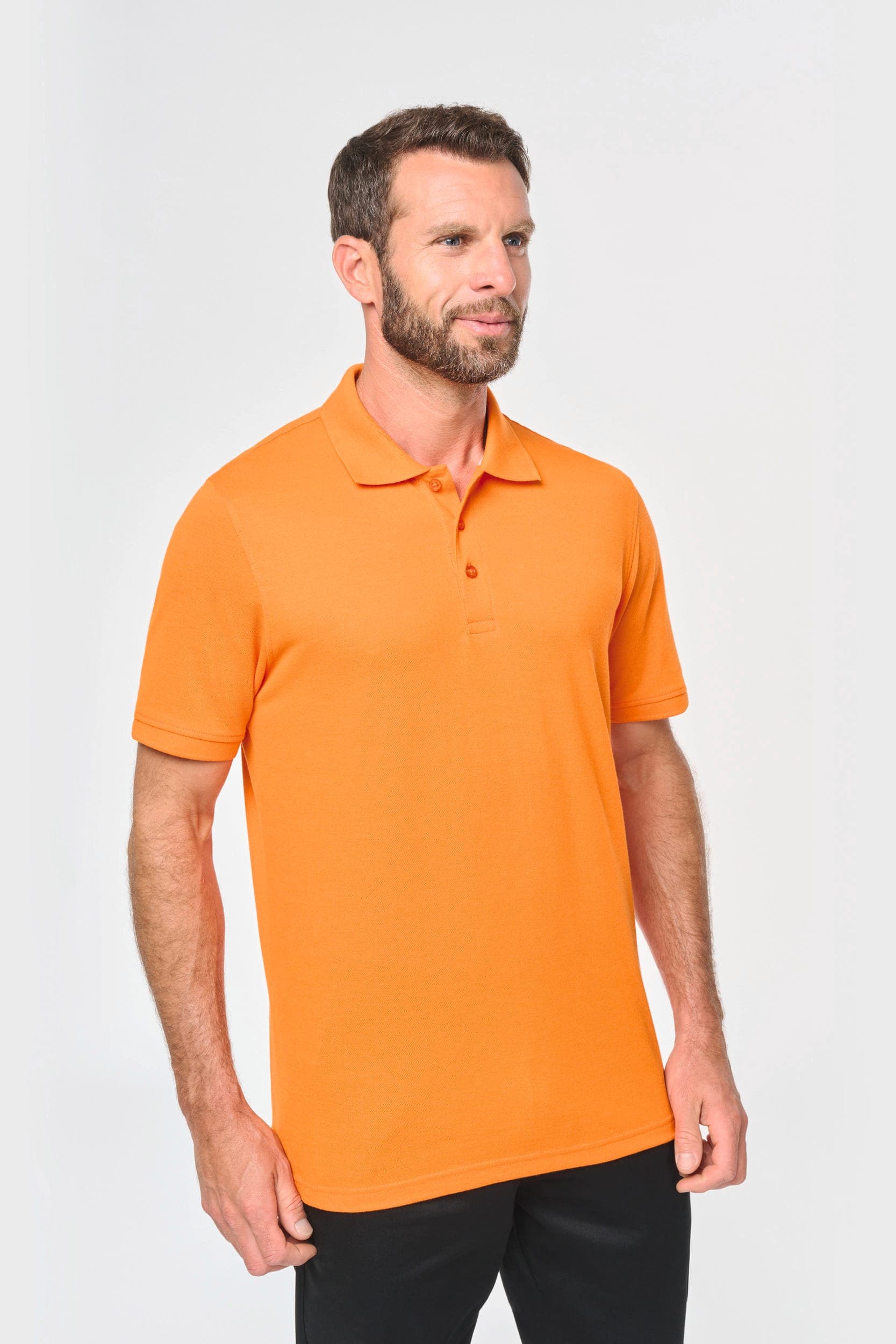 Polo manches courtes homme en situation