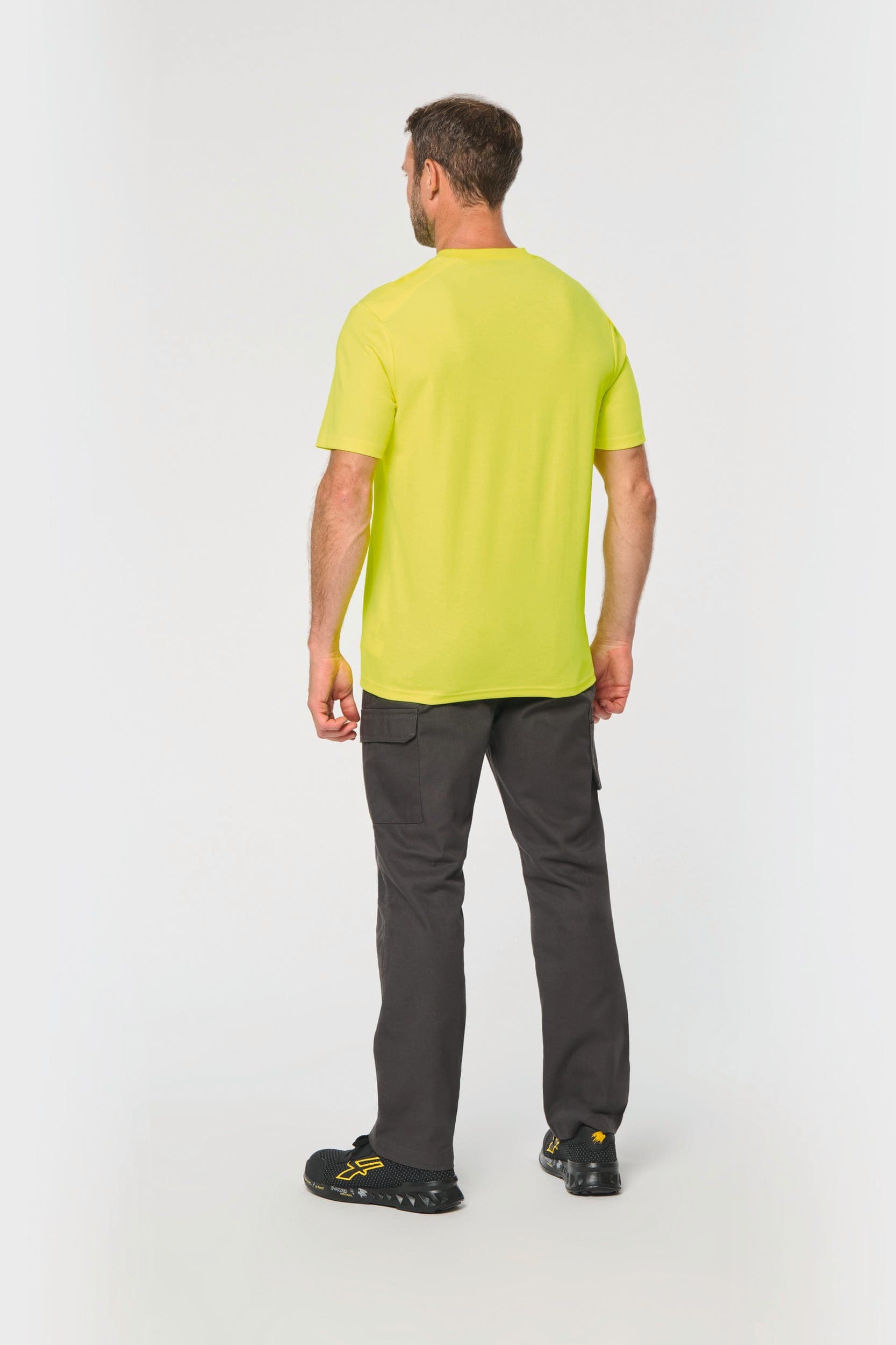 T-shirt unisexe écoresponsable coton/polyester en situation