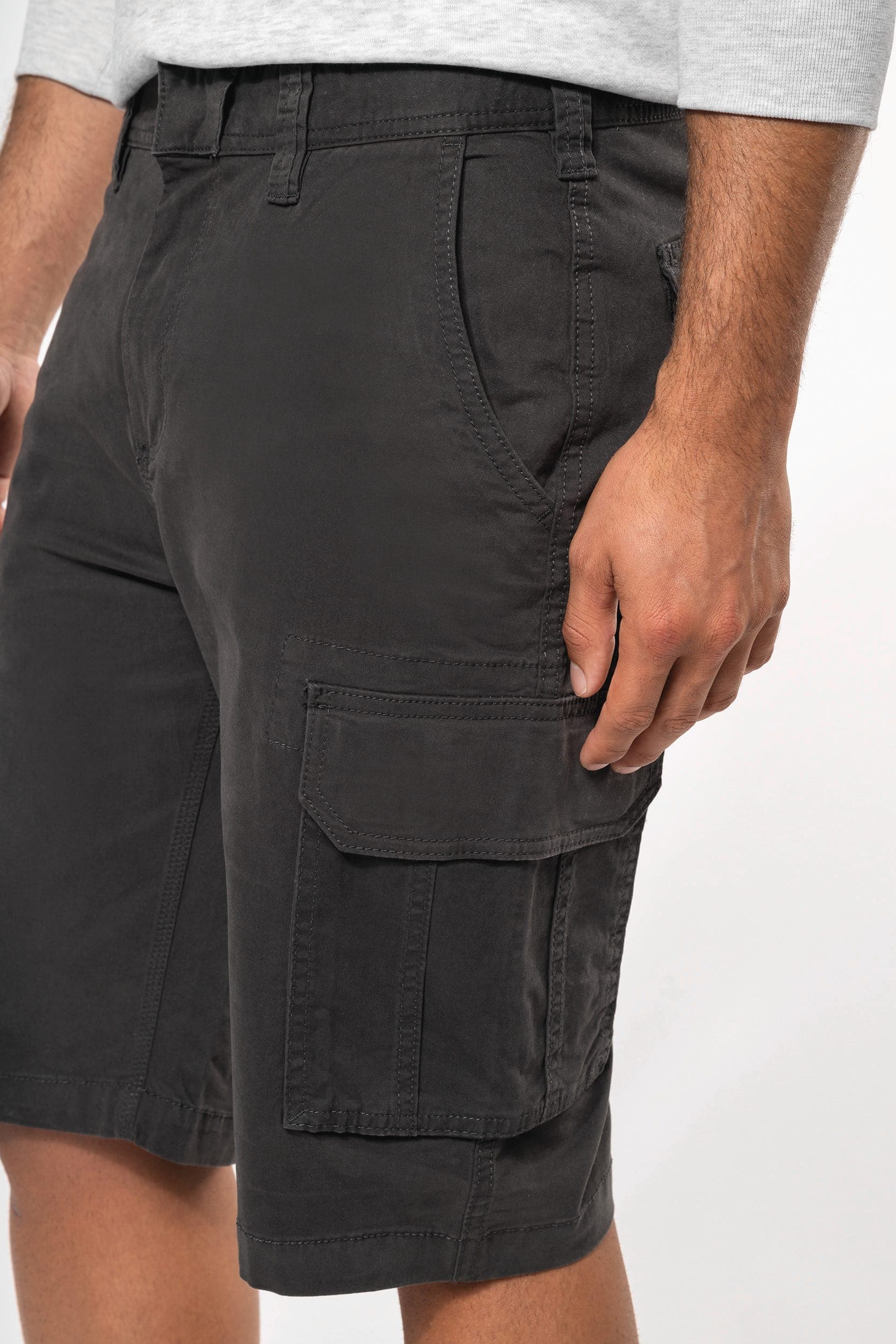 Bermuda multipoches homme en situation