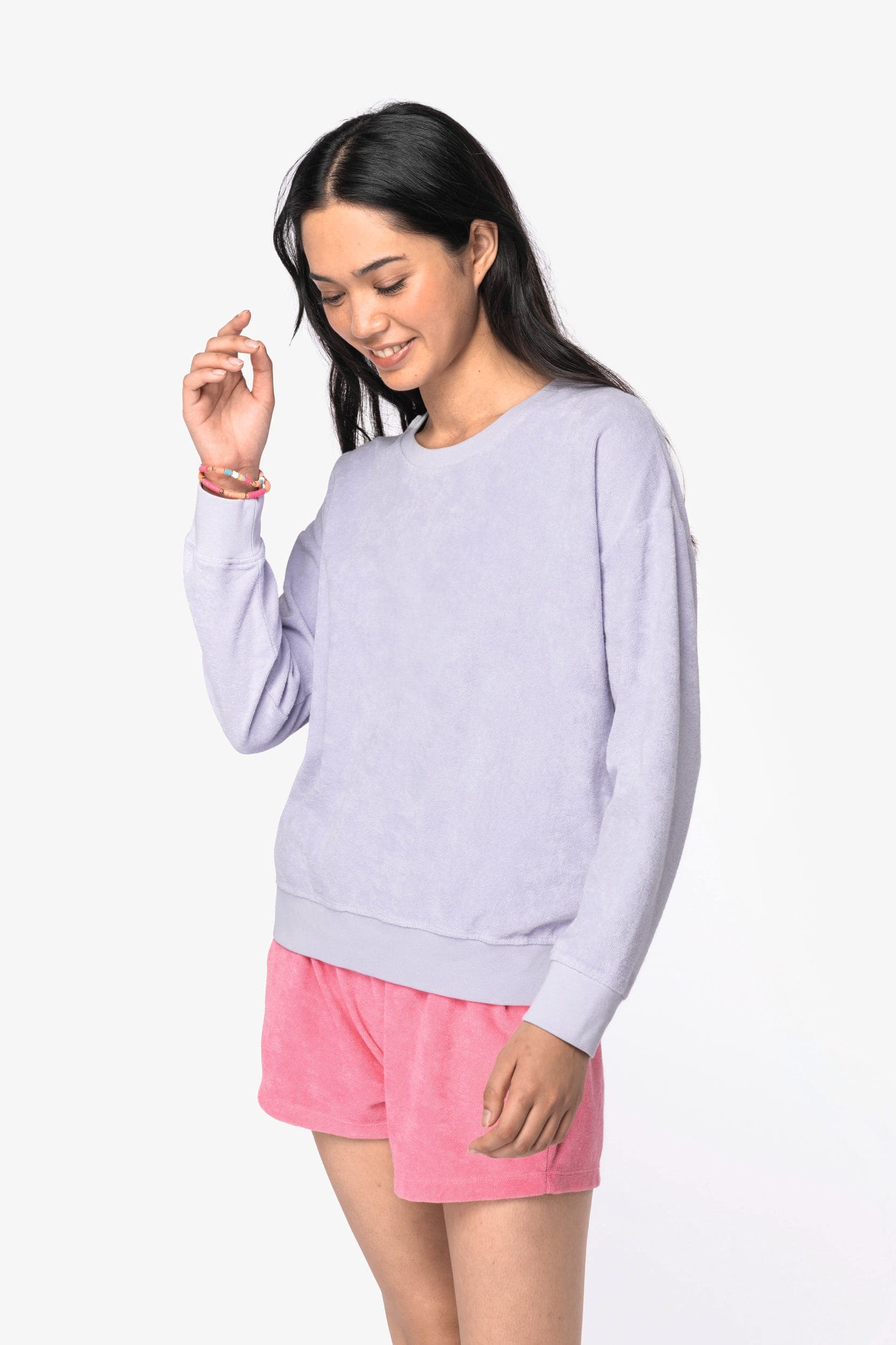 Sweat-shirt écoresponsable en éponge femme en situation
